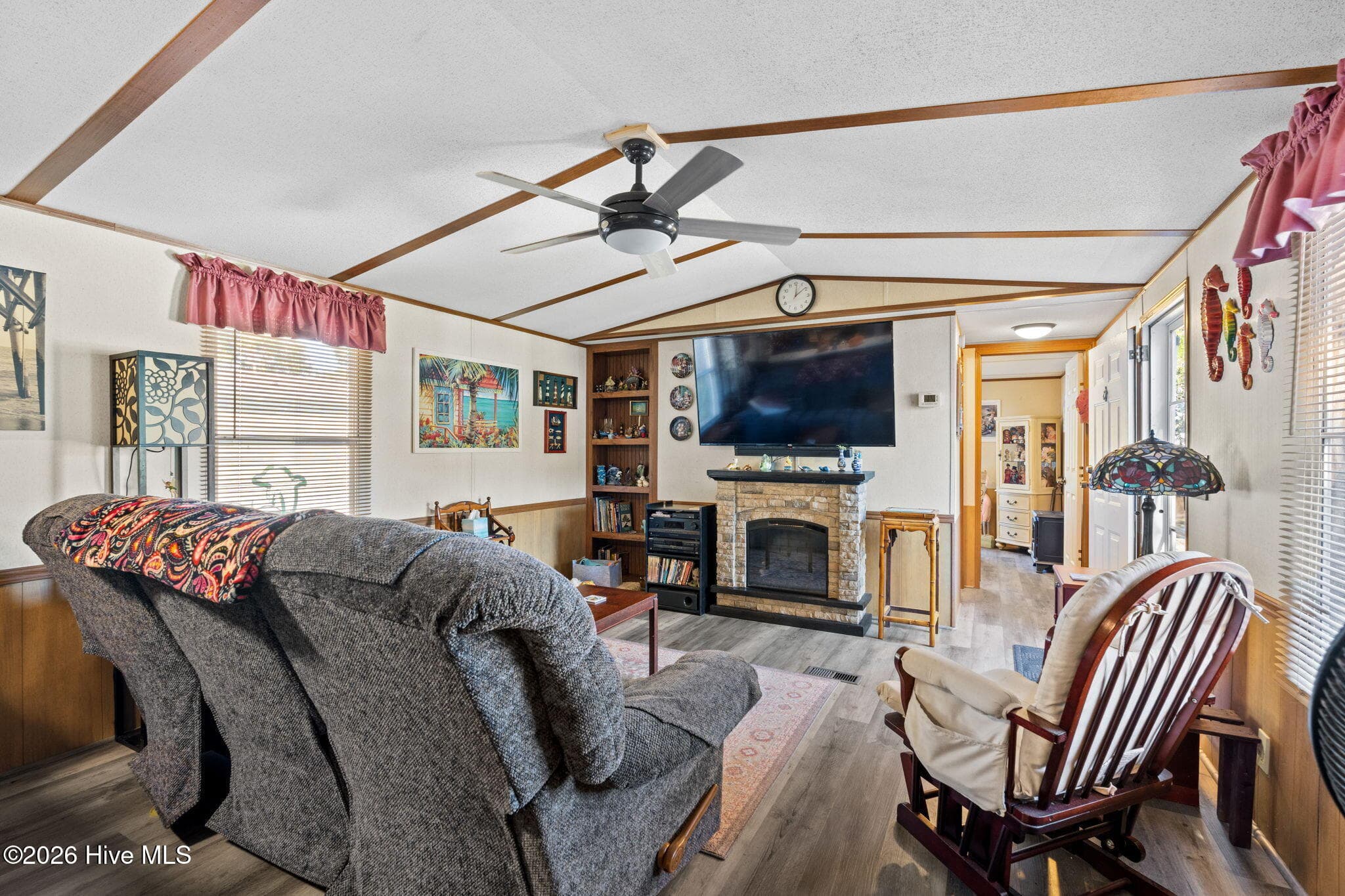 Manufactured Home at 2882 Six Pence Drive SW, Supply, NC 28462, Supply, photo 6 of 44