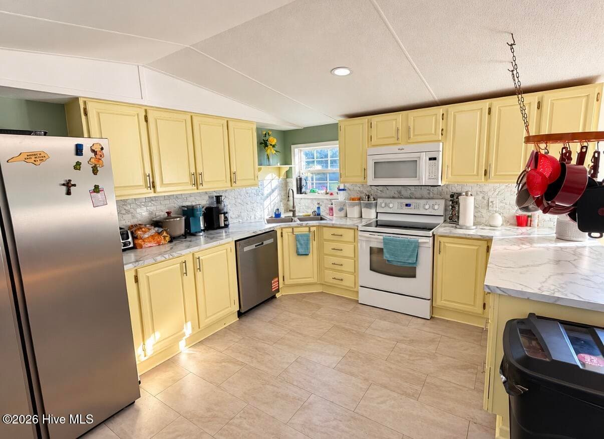 Manufactured Home at 1004 Kayla Court, Elizabeth City, NC 27909, photo 2 of 10