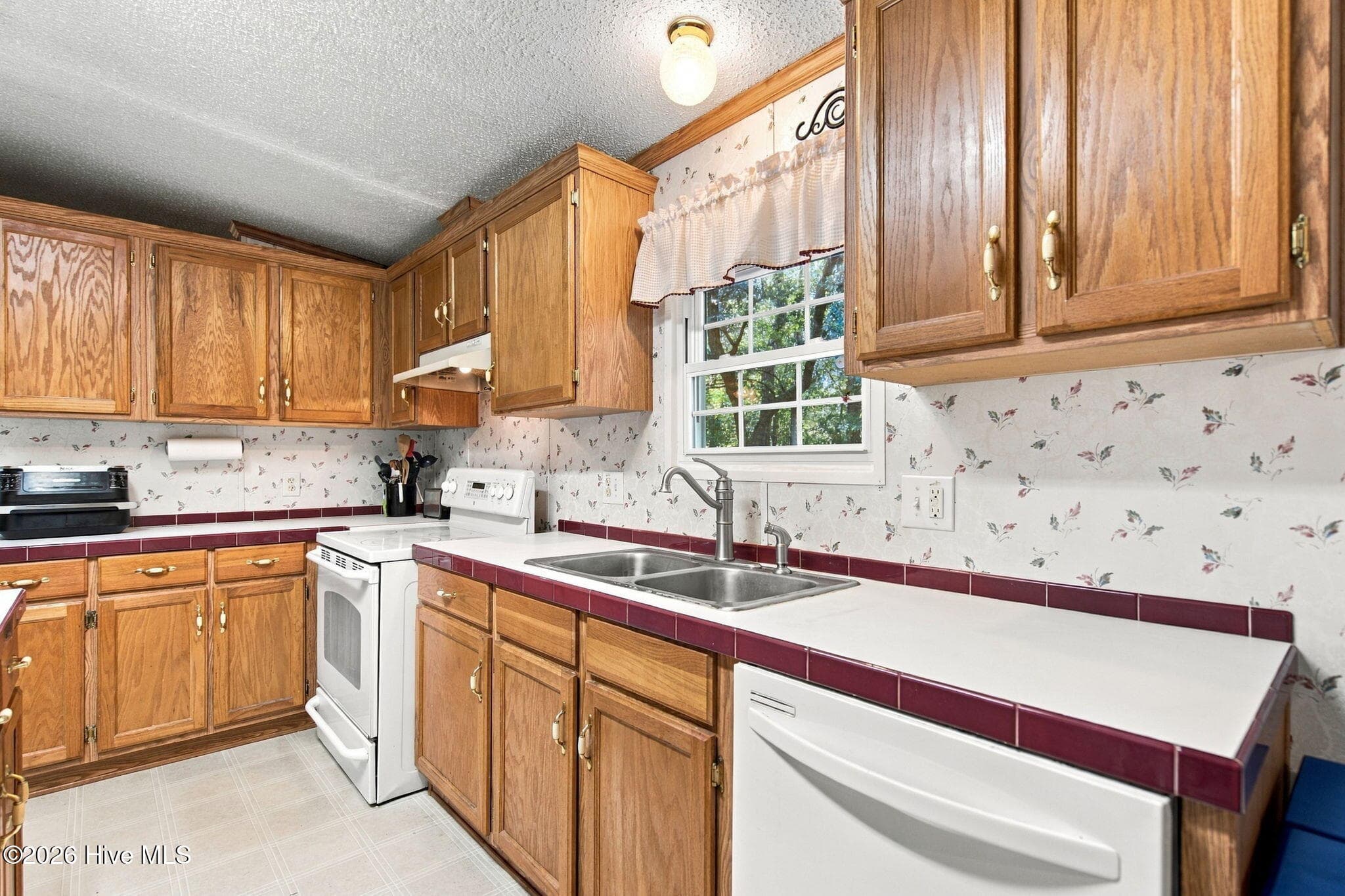 Manufactured Home at 42 Warwick Court, Hampstead, NC 28443, photo 13 of 55