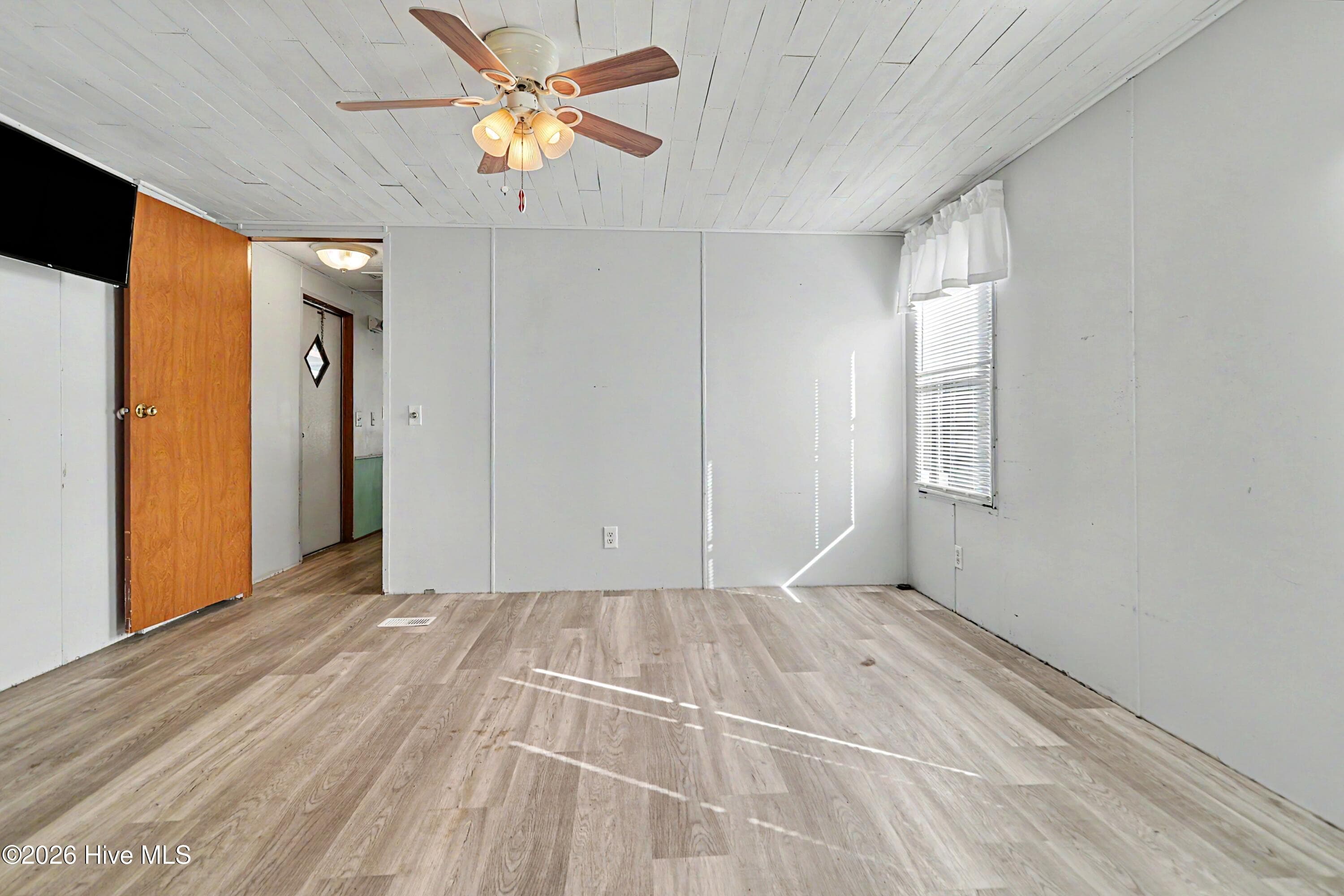 Manufactured Home at 3215 Herthwood Place SW, Supply, NC 28462, photo 8 of 36
