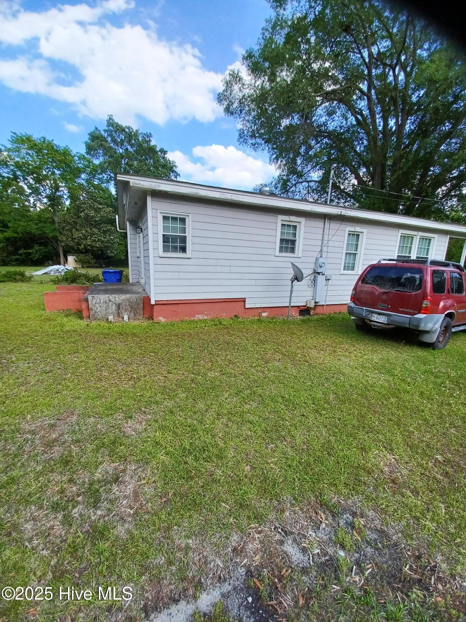 Single Family Residence at 1120 Lincoln Street, Kinston, NC 28501, photo 5 of 7