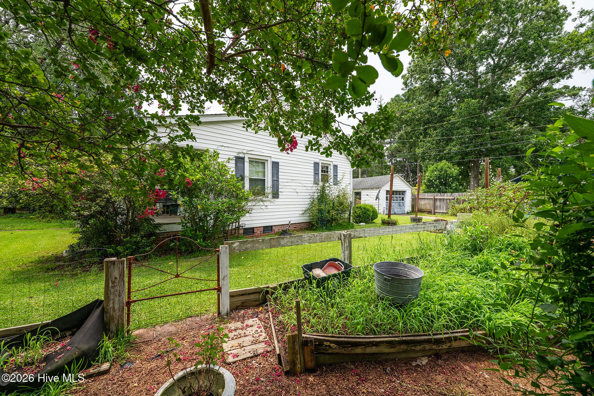 Gardens - 1902 Wilson Street, New Bern, NC 28560