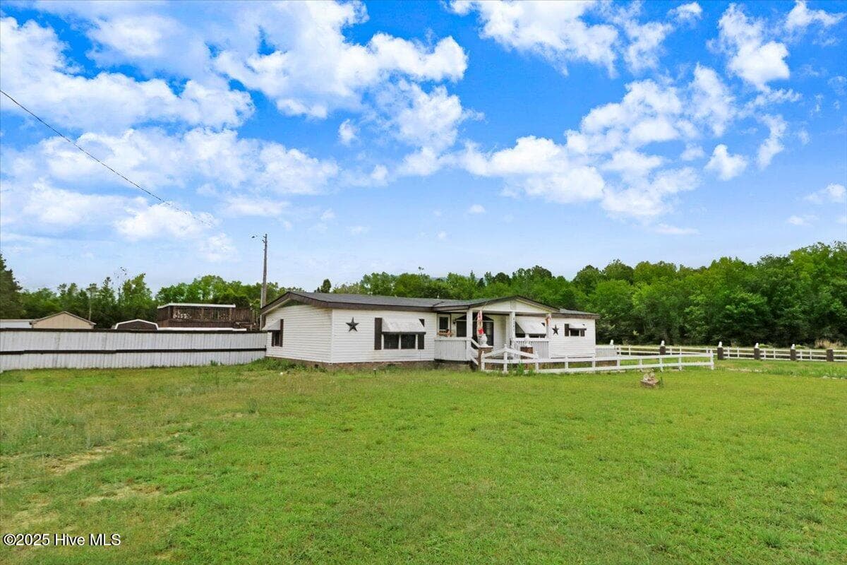 Manufactured Home at 6280 Nc Highway 481, Halifax, NC 27839, photo 8 of 12