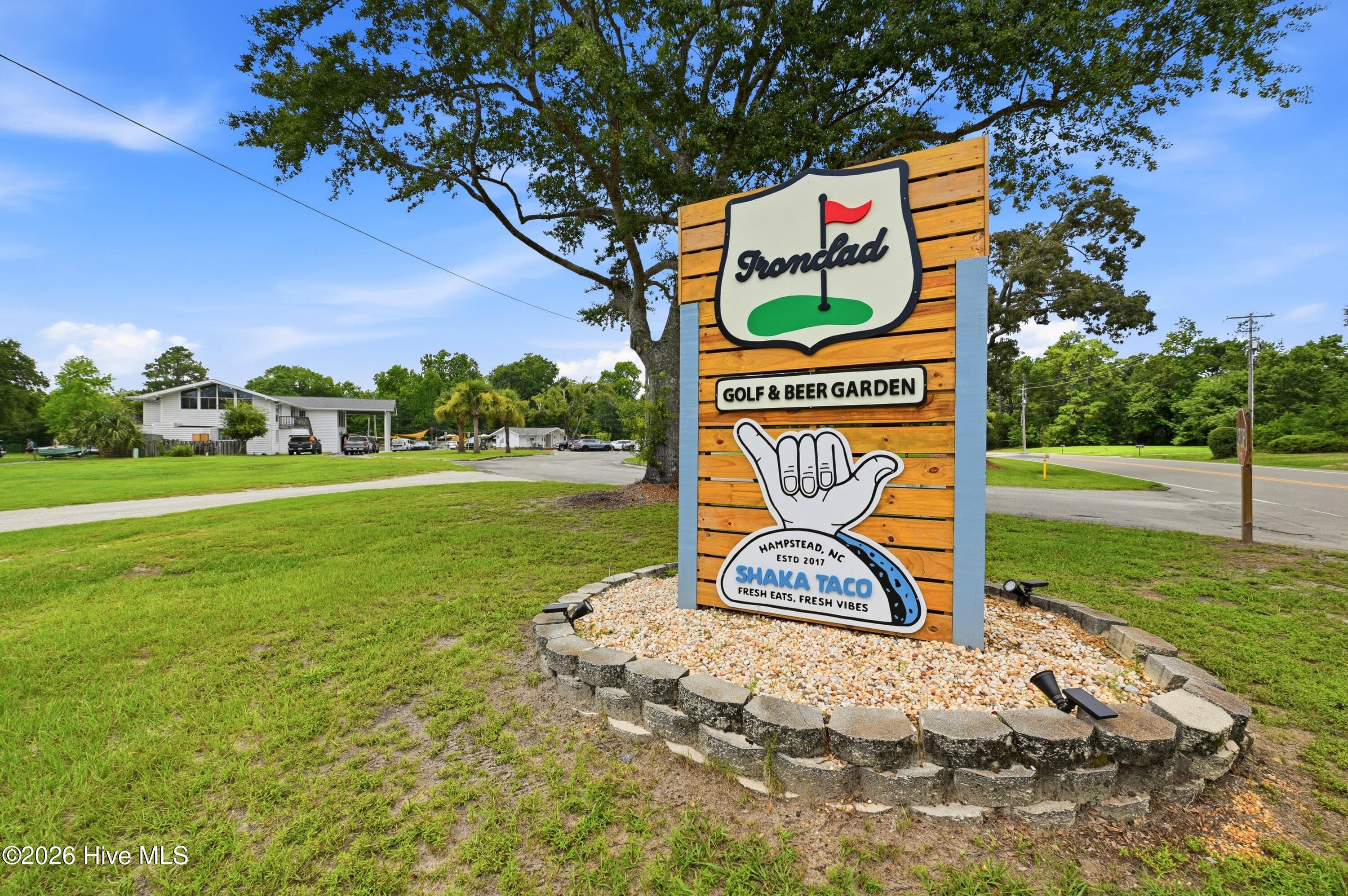 Ironclad Golf, Pickleball & Beer Garden - 100 Hickory Circle, Hampstead, NC 28443