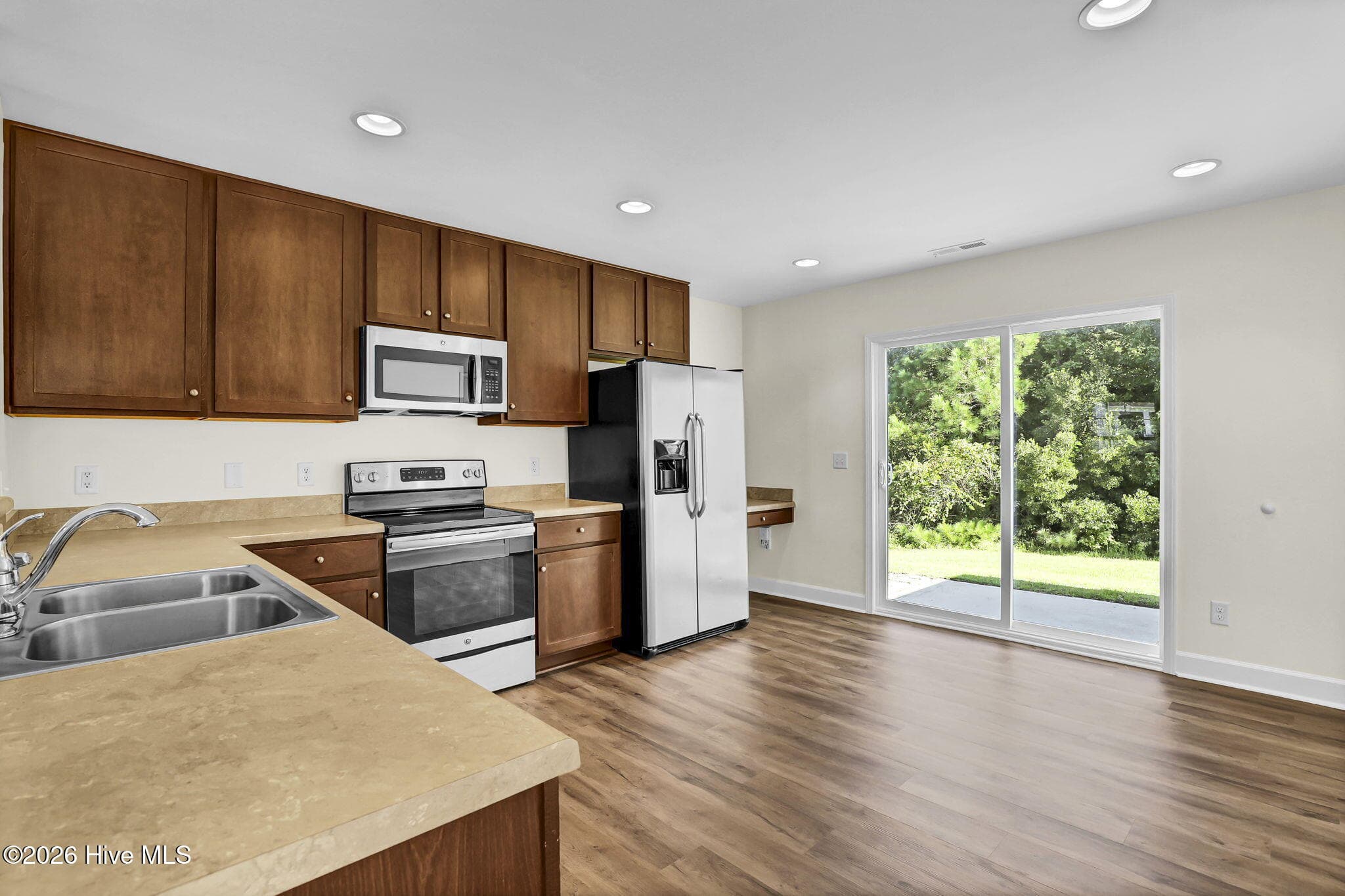 Single Family Residence at 91 Glasgow Drive, Rocky Point, NC 28457, photo 10 of 31