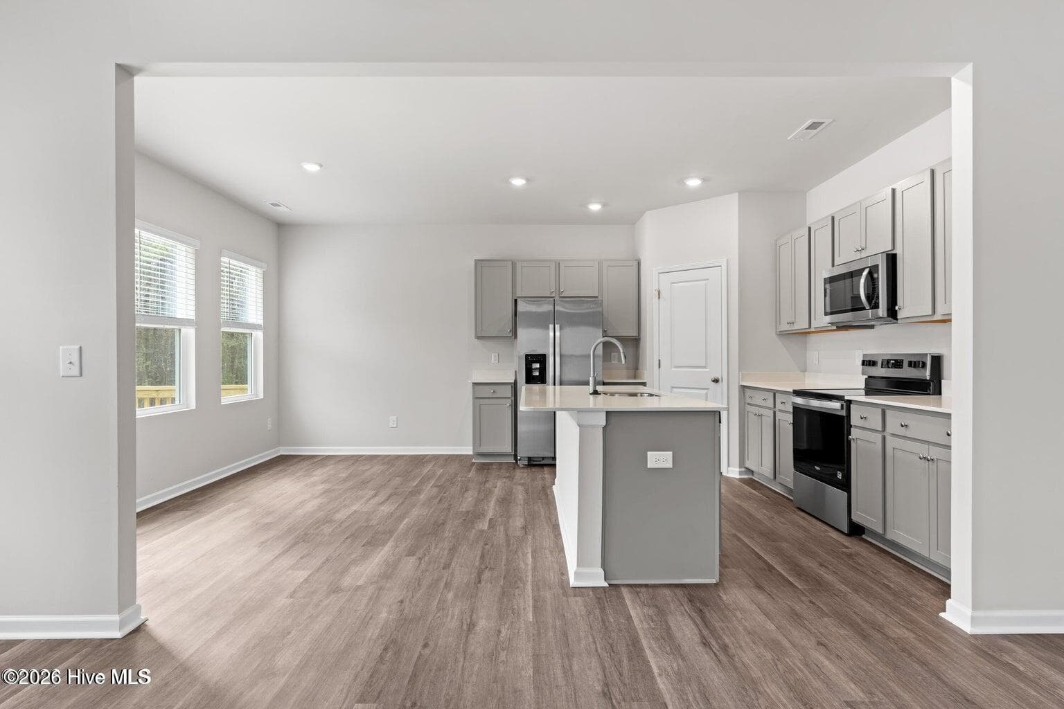 Single Family Residence at 908 Lanyard Lane, New Bern, NC 28560, photo 15 of 39