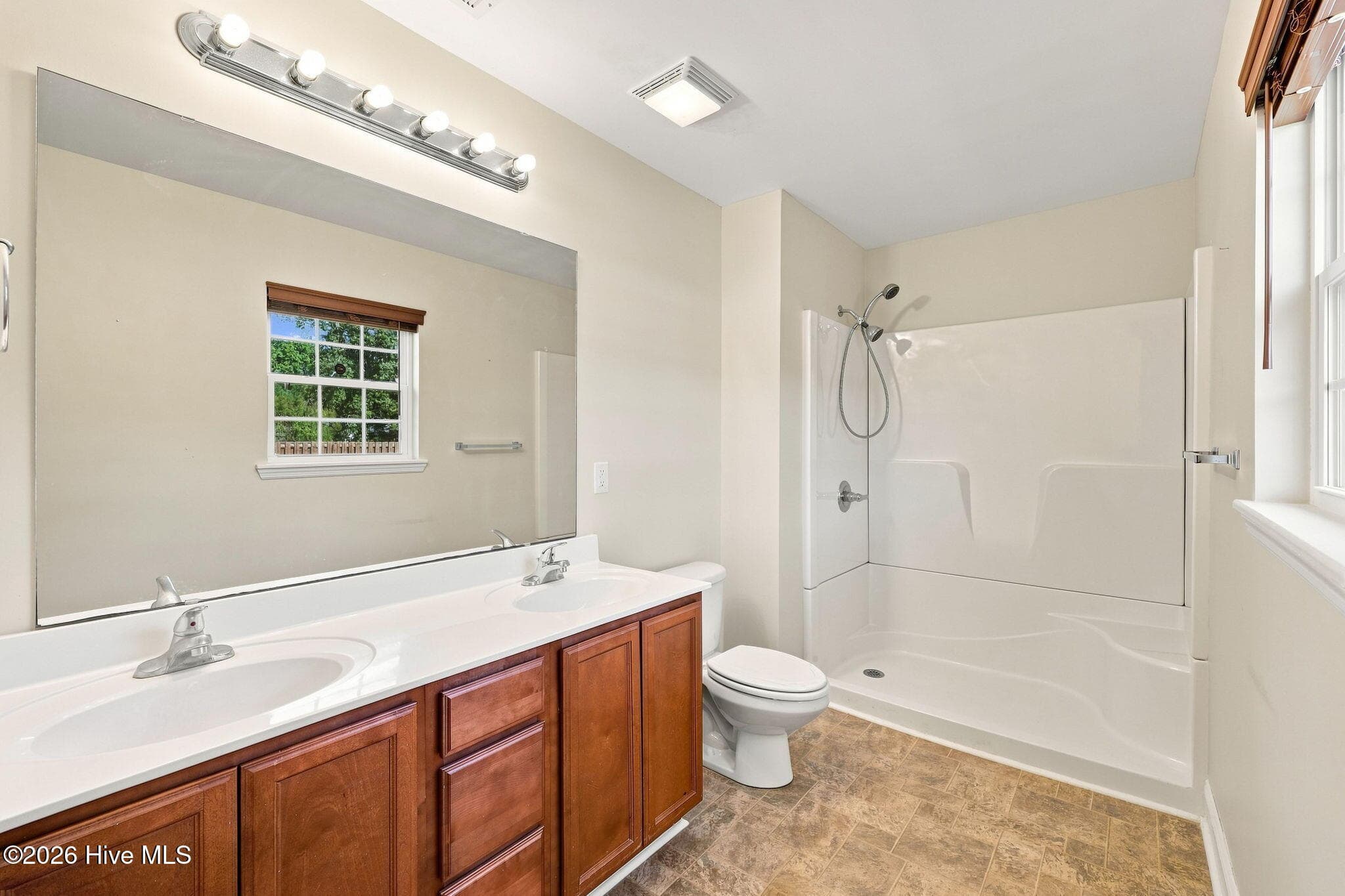 Single Family Residence at 404 S Grazing Court, Sneads Ferry, NC 28460, photo 15 of 31