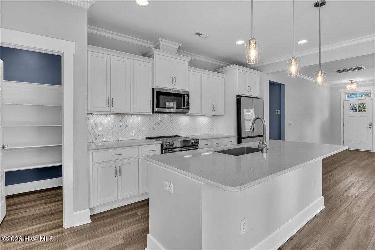 Single Family Residence at 504 Beaumont Oaks Drive, Wilmington, NC 28411, photo 3 of 83