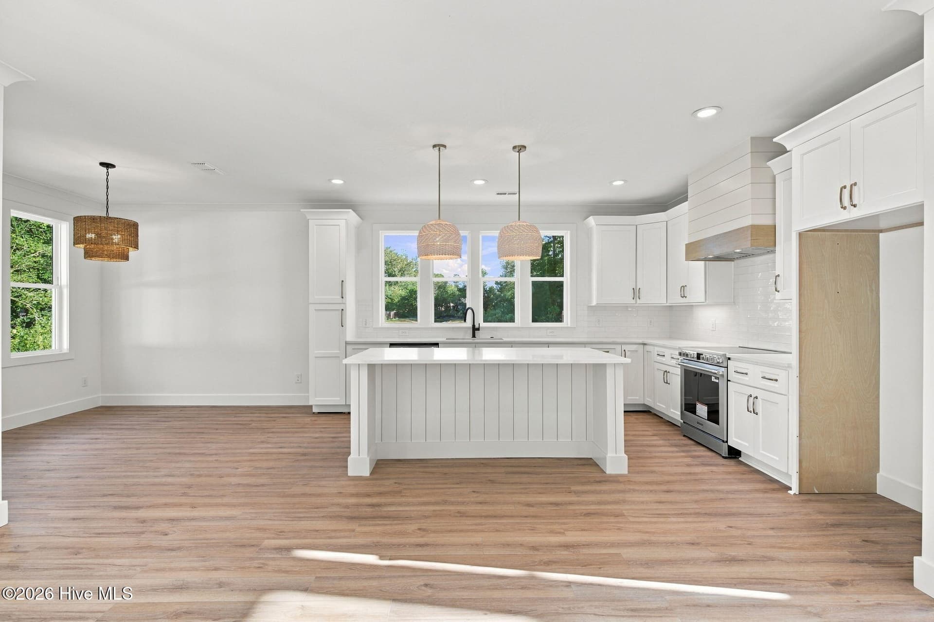 Single Family Residence at 1048 Montclair Drive, Wilmington, NC 28403, photo 10 of 95