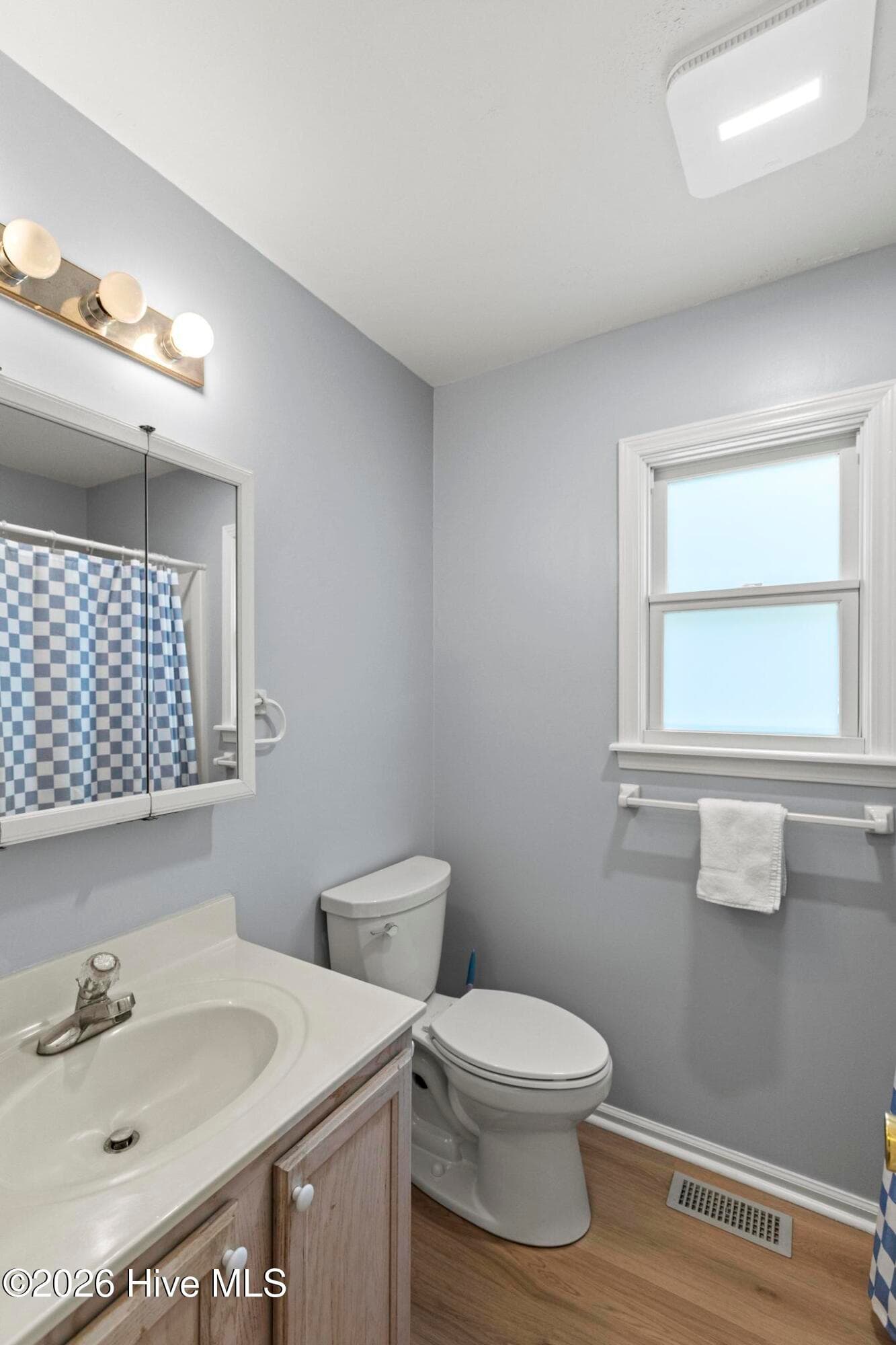 Single Family Residence at 9258 Osprey Ridge Drive, Emerald Isle, NC 28594, photo 18 of 49