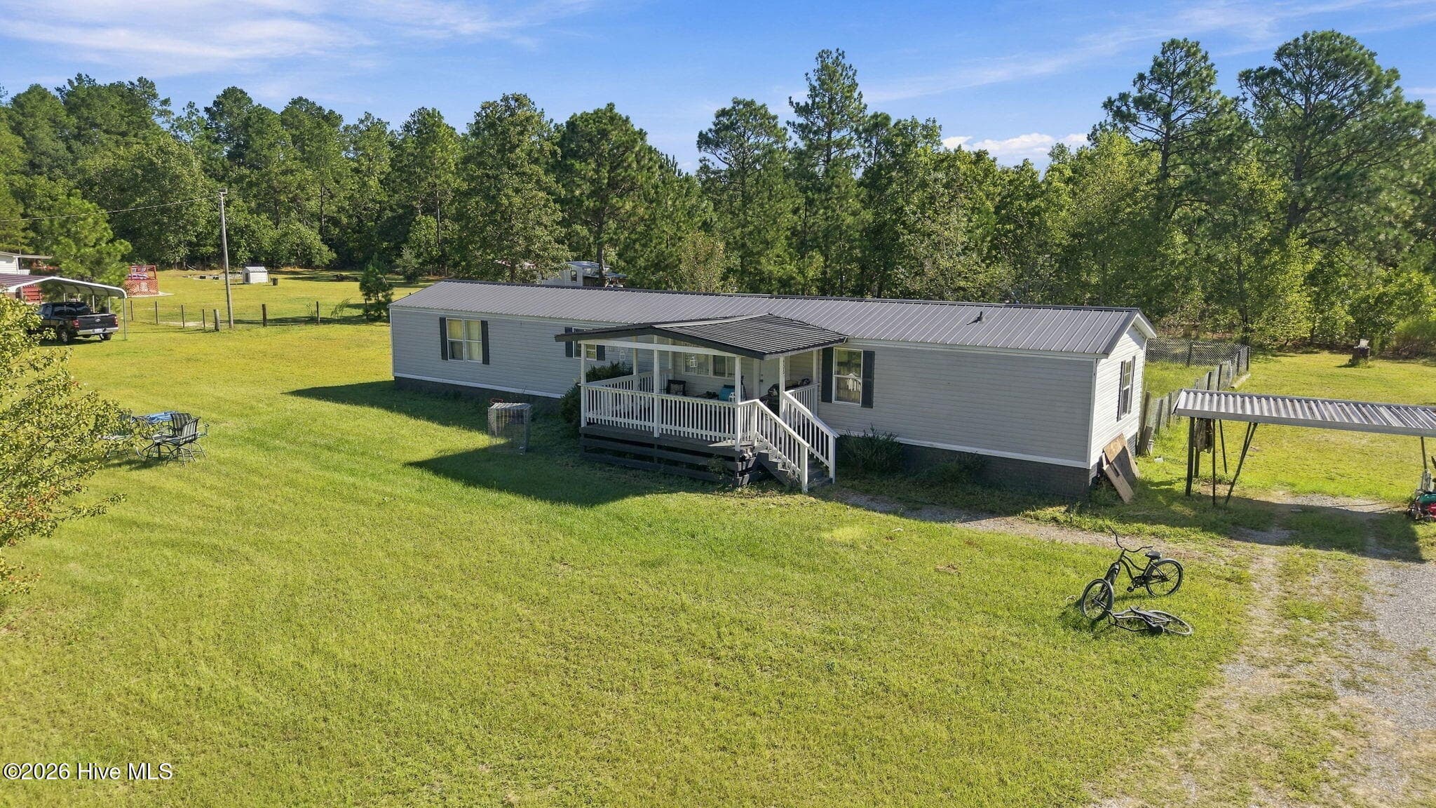 Manufactured Home at 135 Meadow Lane, Hamlet, NC 28345, photo 2 of 38