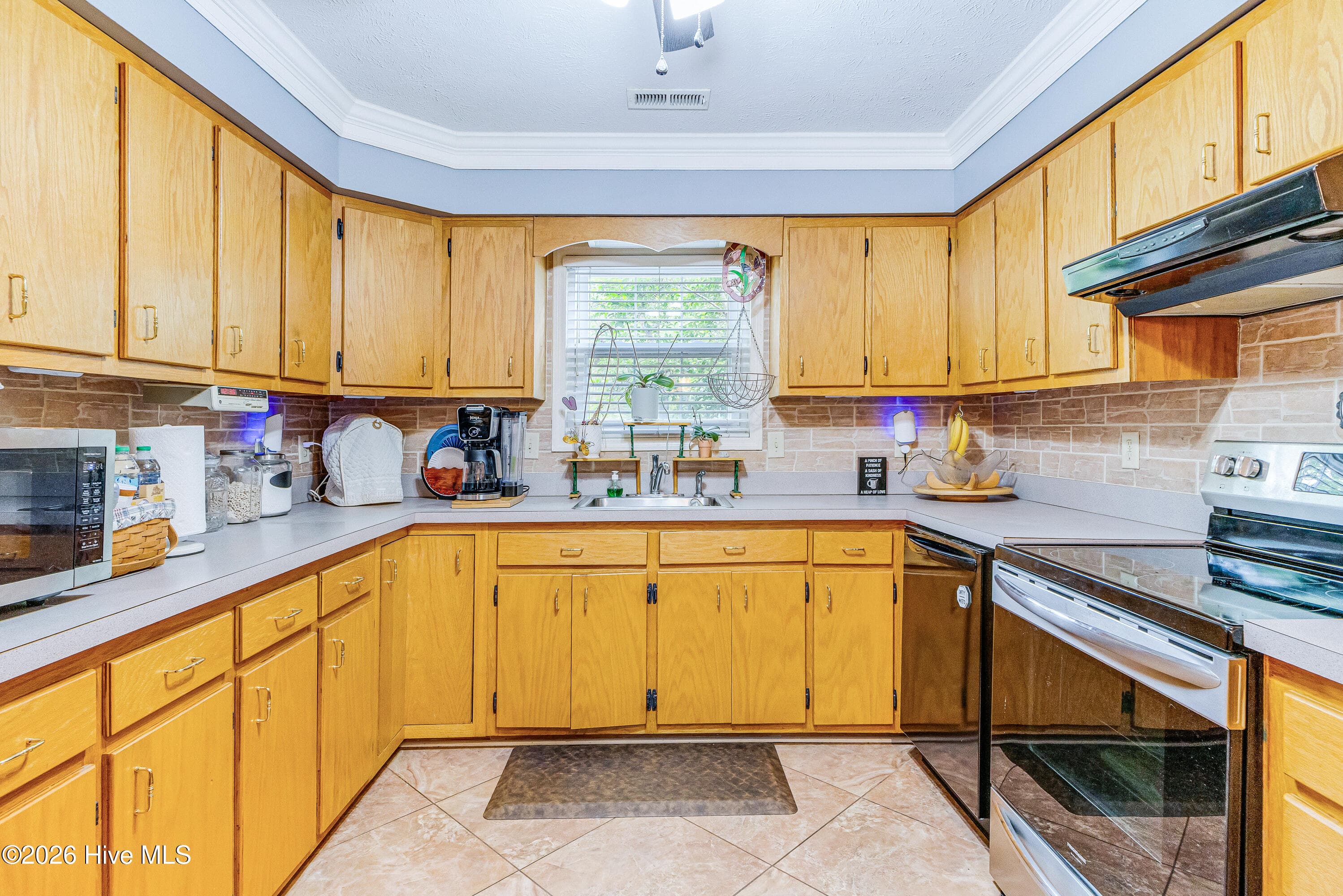 Single Family Residence at 5 Topsail Court, Carolina Shores, NC 28467, photo 12 of 46
