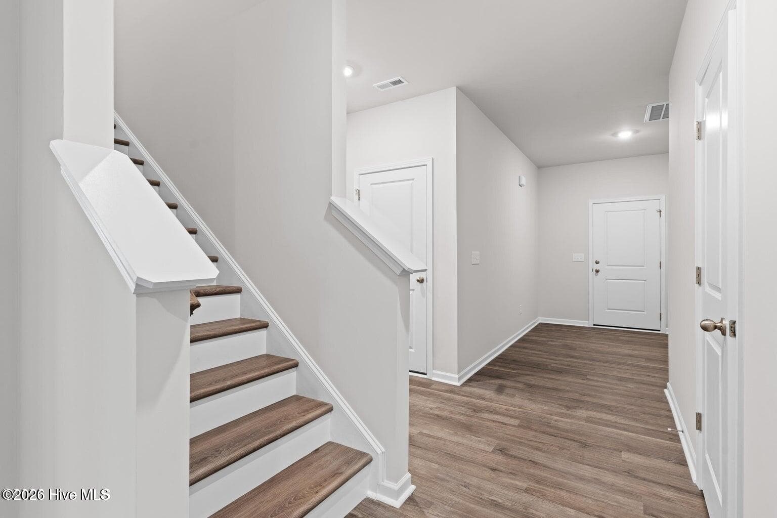Single Family Residence at 908 Lanyard Lane, New Bern, NC 28560, photo 9 of 39