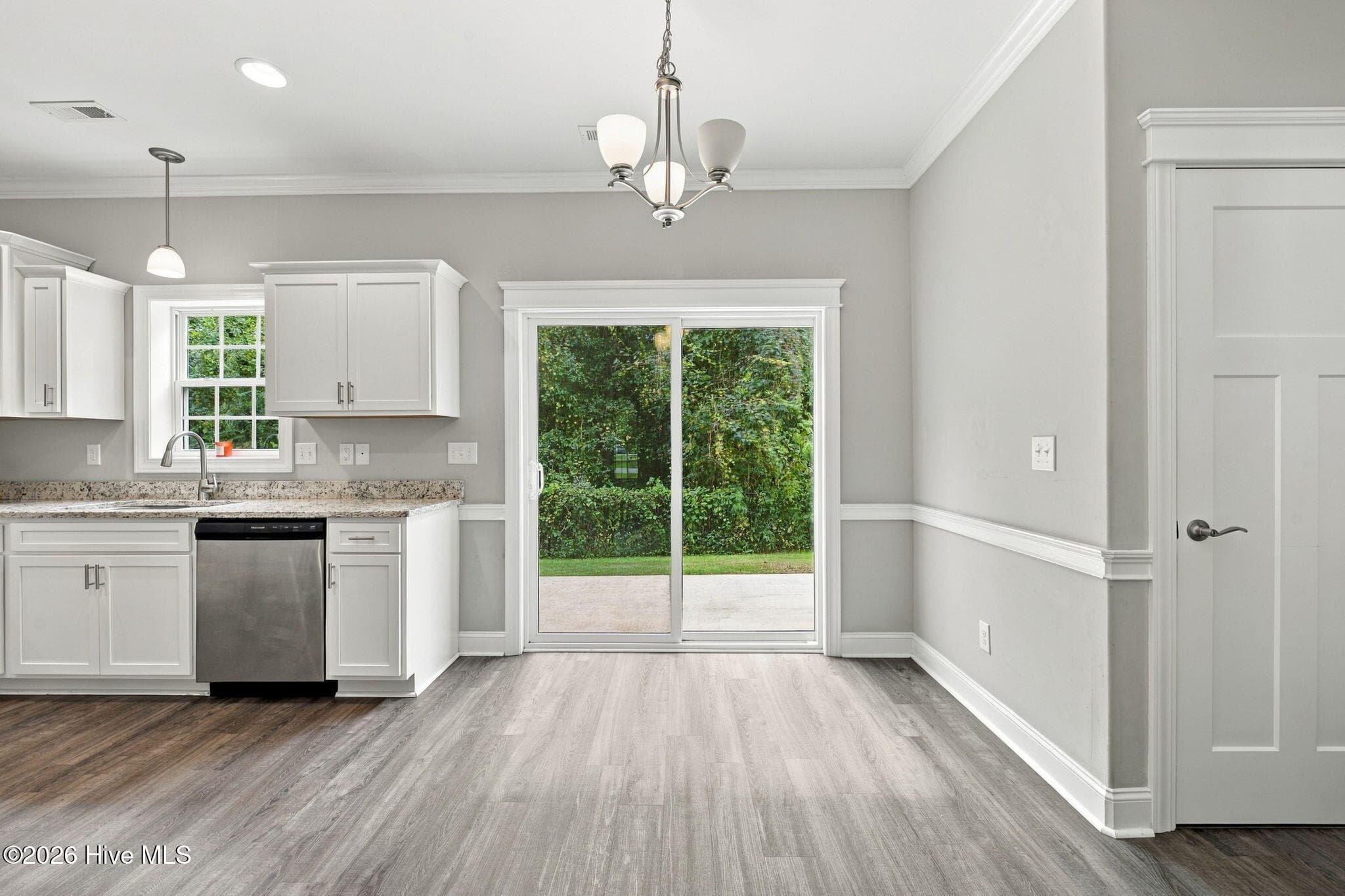 Single Family Residence at 100 Fernie Lane, New Bern, NC 28560, photo 15 of 51