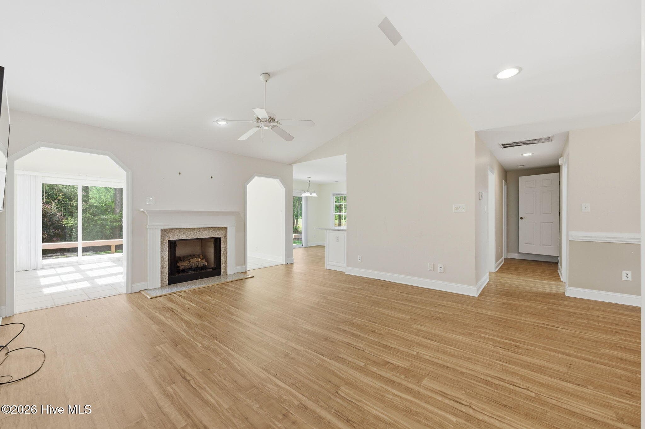 Single Family Residence at 1007 Barkentine Drive, New Bern, NC 28560, photo 5 of 60