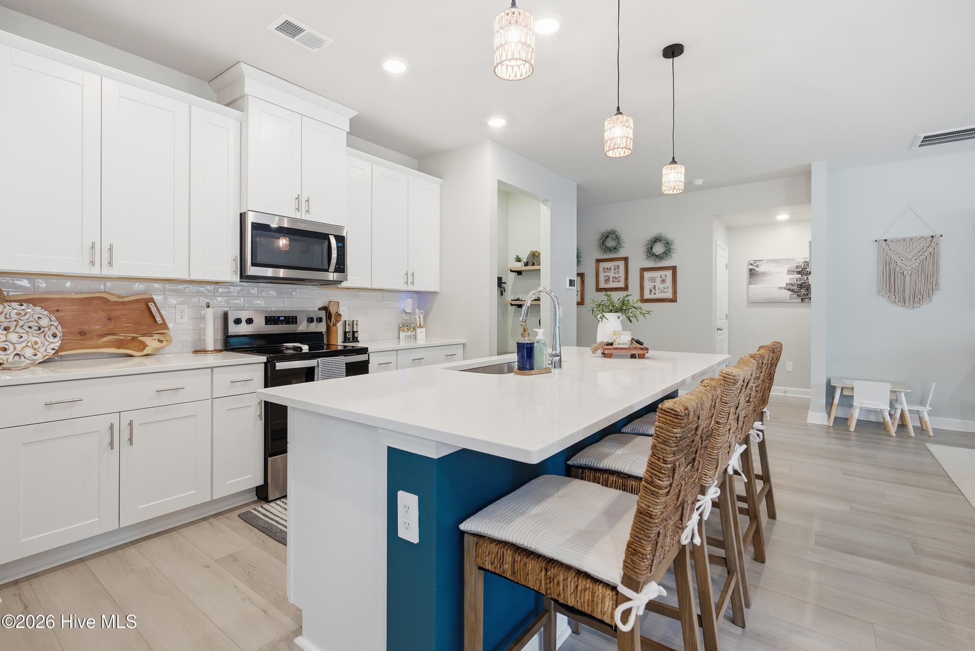 Single Family Residence at 647 Blackthorne Circle NW, Calabash, NC 28467, photo 10 of 39