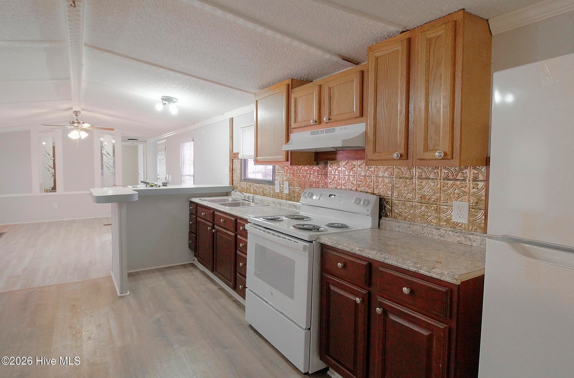 Manufactured Home at 2937 Indian Street SW, Supply, NC 28462, photo 6 of 14