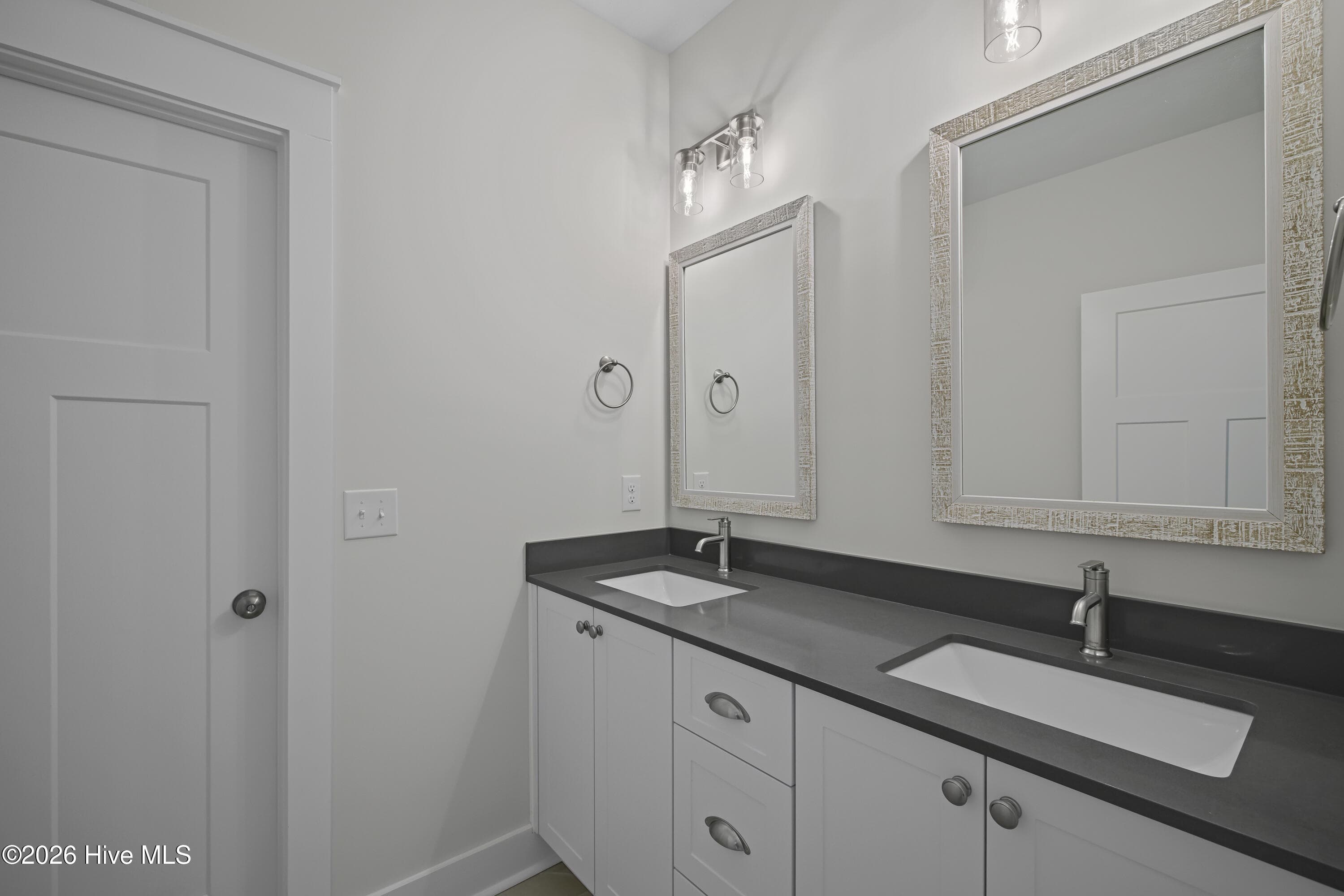 Hall bath, door to toilet and shower unit for added privacy - 1096 Bellingham Drive, Beech Island, SC 29842