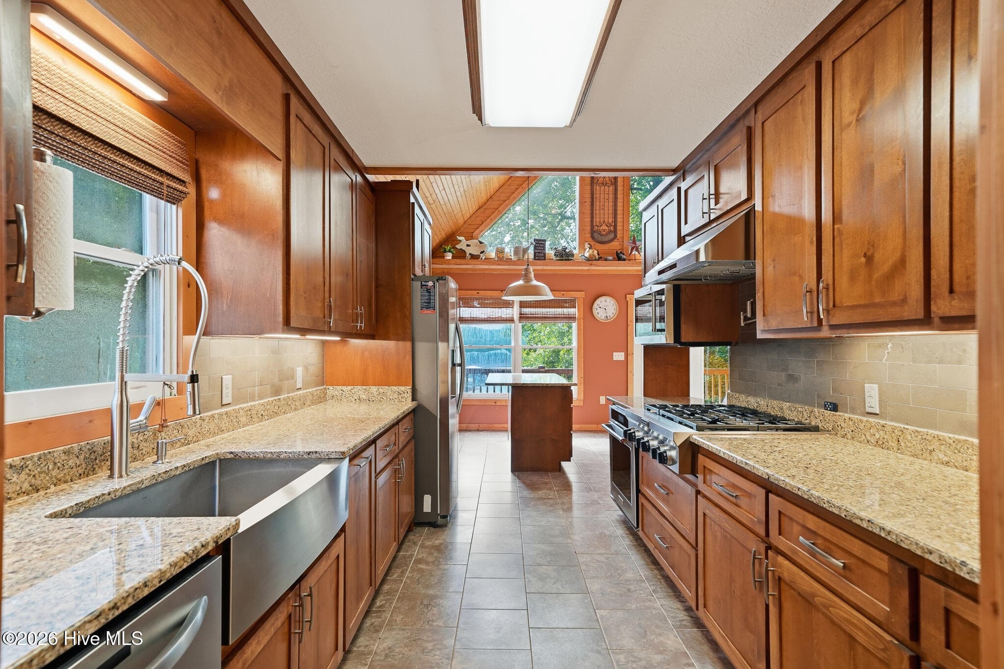 Single Family Residence at 270 Marina Drive, Murphy, NC 28906, photo 2 of 7