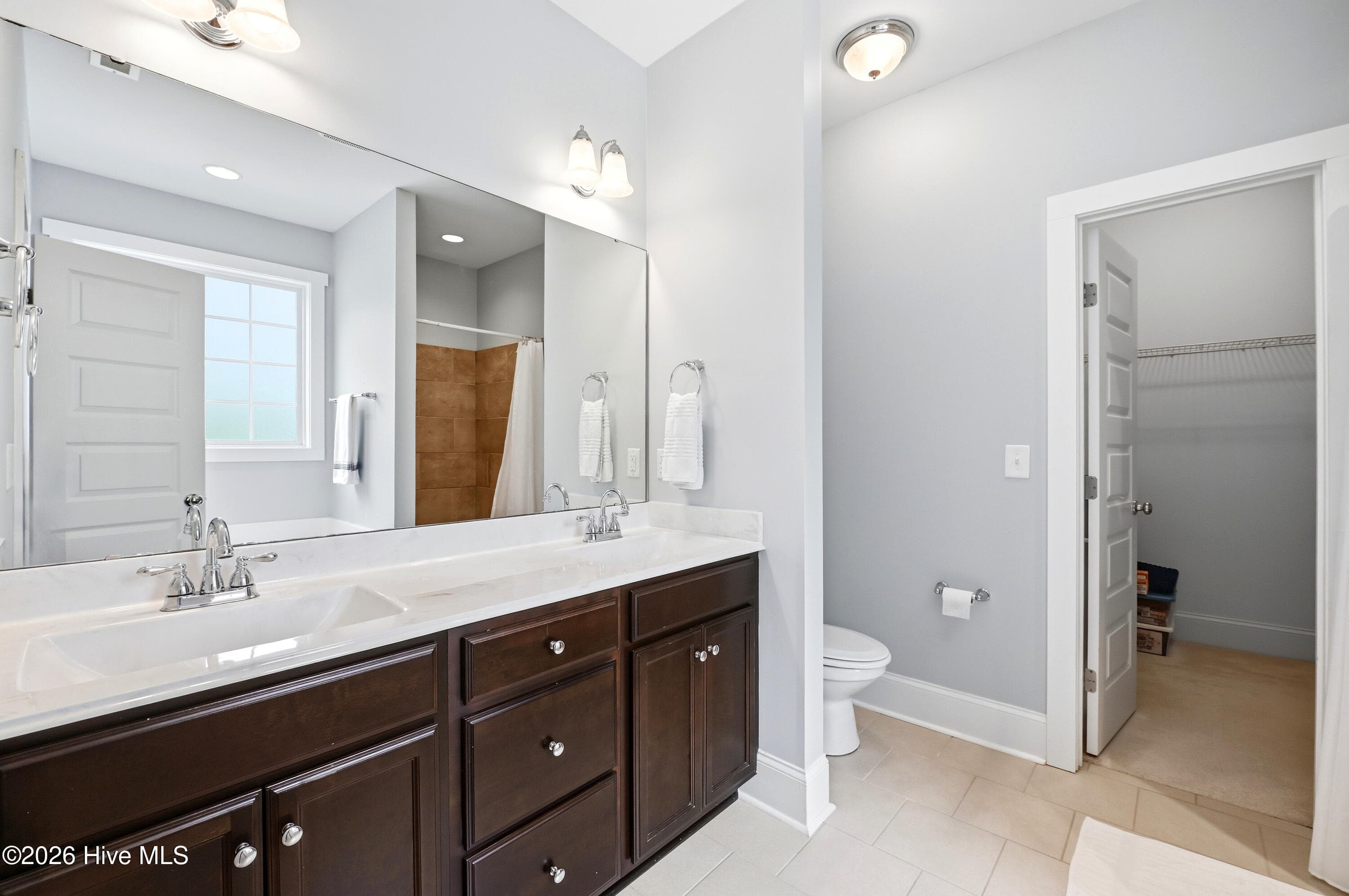 Primary en-suite - 100 Hickory Circle, Hampstead, NC 28443