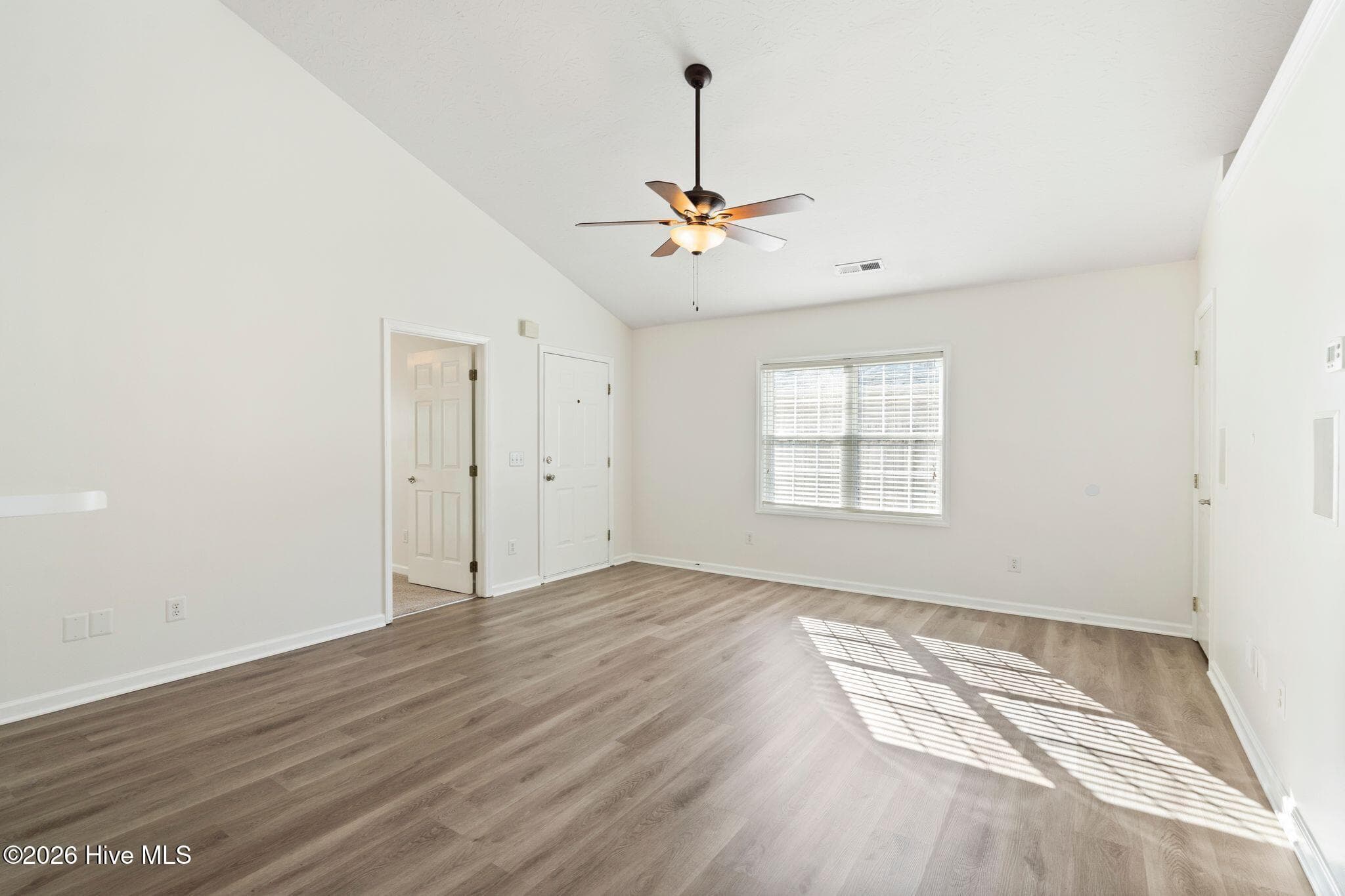 Single Family Residence at 811 Grathwol Drive, Wilmington, NC 28405, photo 4 of 41