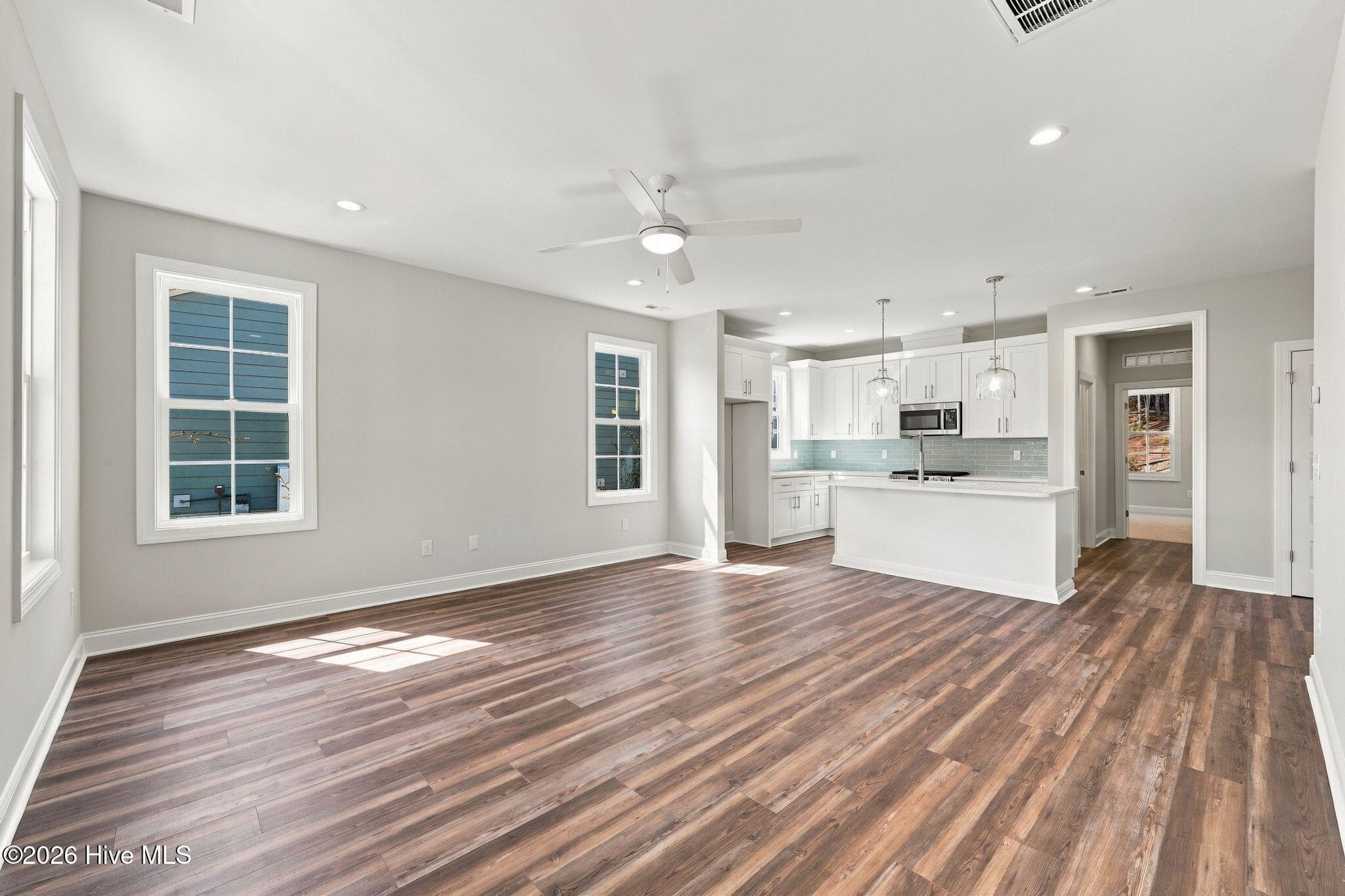 Single Family Residence at 4004 Brighton Drive, New Bern, NC 28562, photo 9 of 71