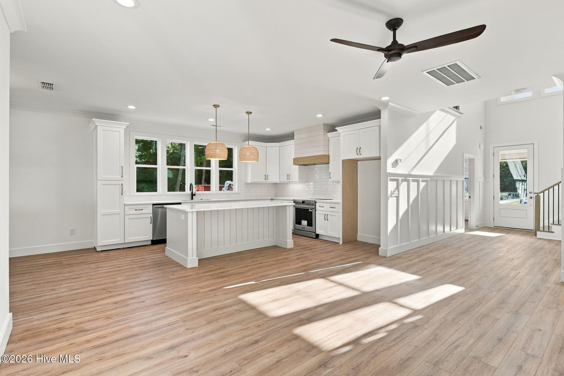 Single Family Residence at 1048 Montclair Drive, Wilmington, NC 28403, photo 14 of 95