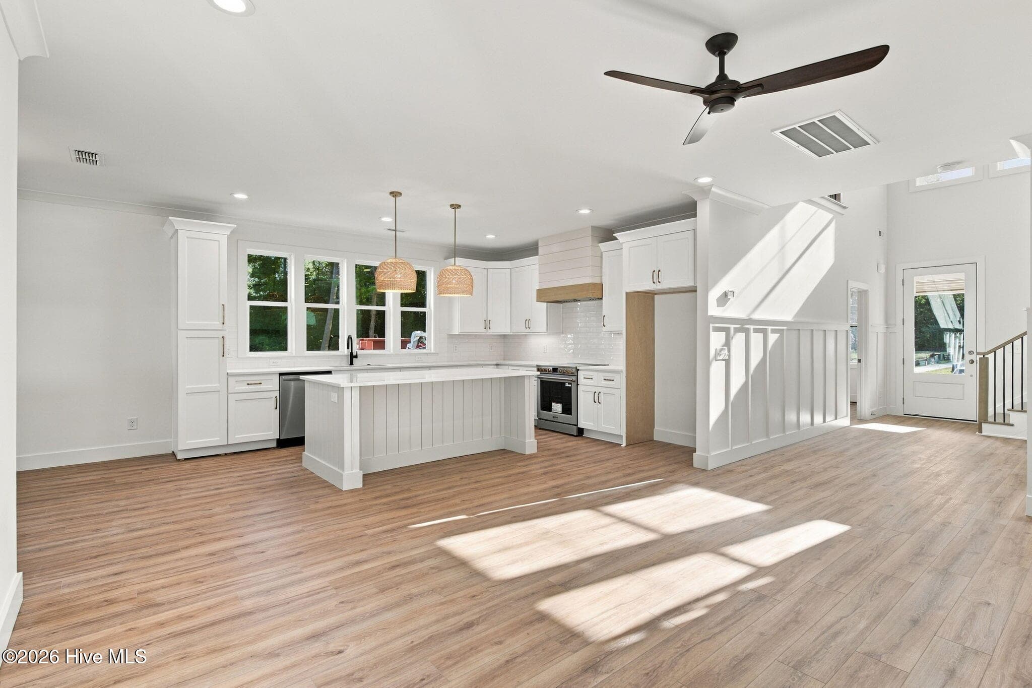 Single Family Residence at 1048 Montclair Drive, Wilmington, NC 28403, photo 14 of 95