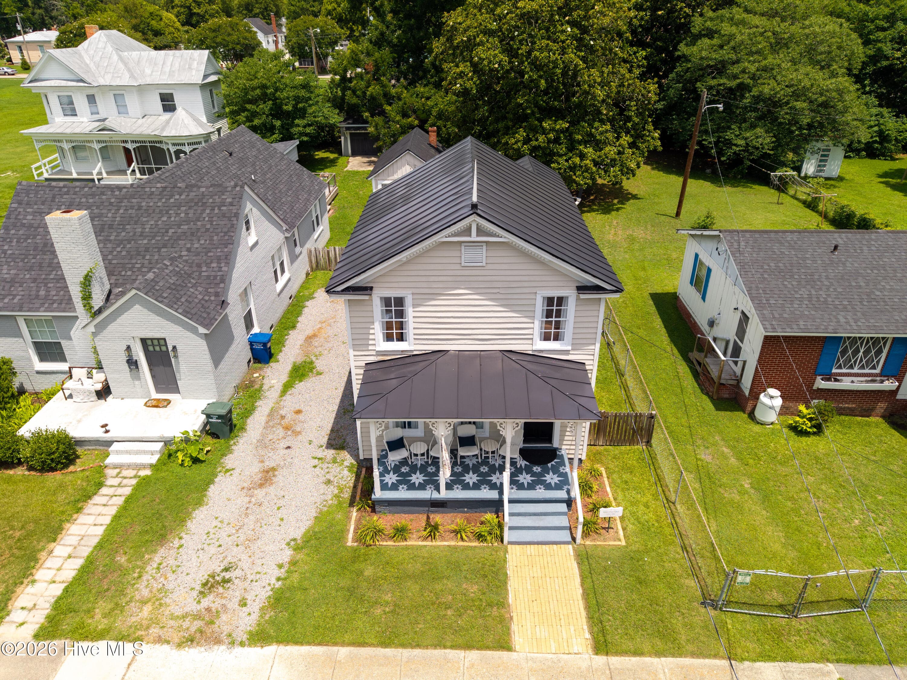 Single Family Residence at 123 E Gale Street, Edenton, NC 27932, photo 2 of 3