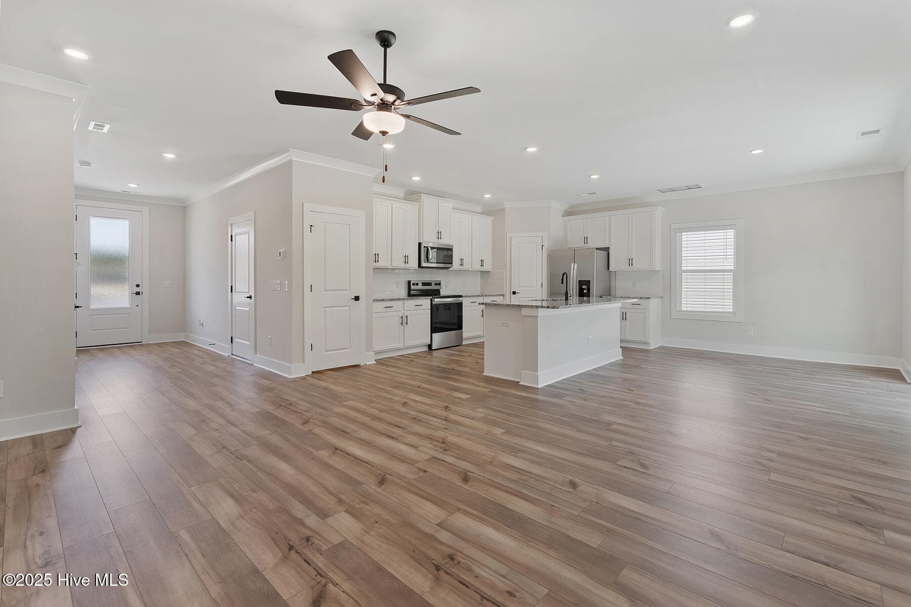 Single Family Residence at 27 S Umbrella Palm Drive, Hampstead, NC 28443, photo 3 of 21