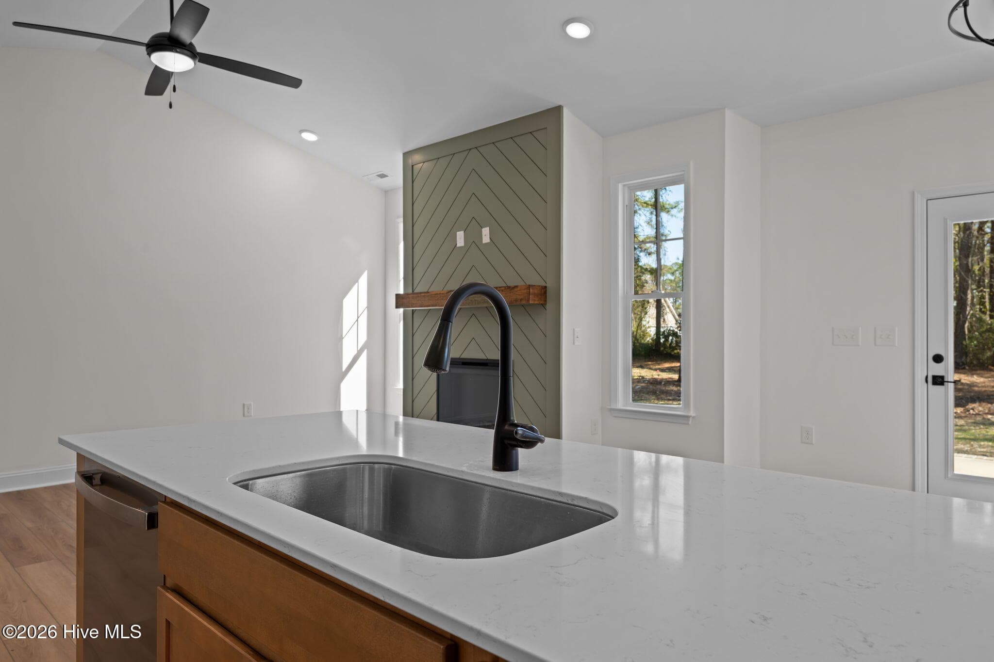 Quartz counters - 1216 Petite Terre Court, New Bern, NC 28560