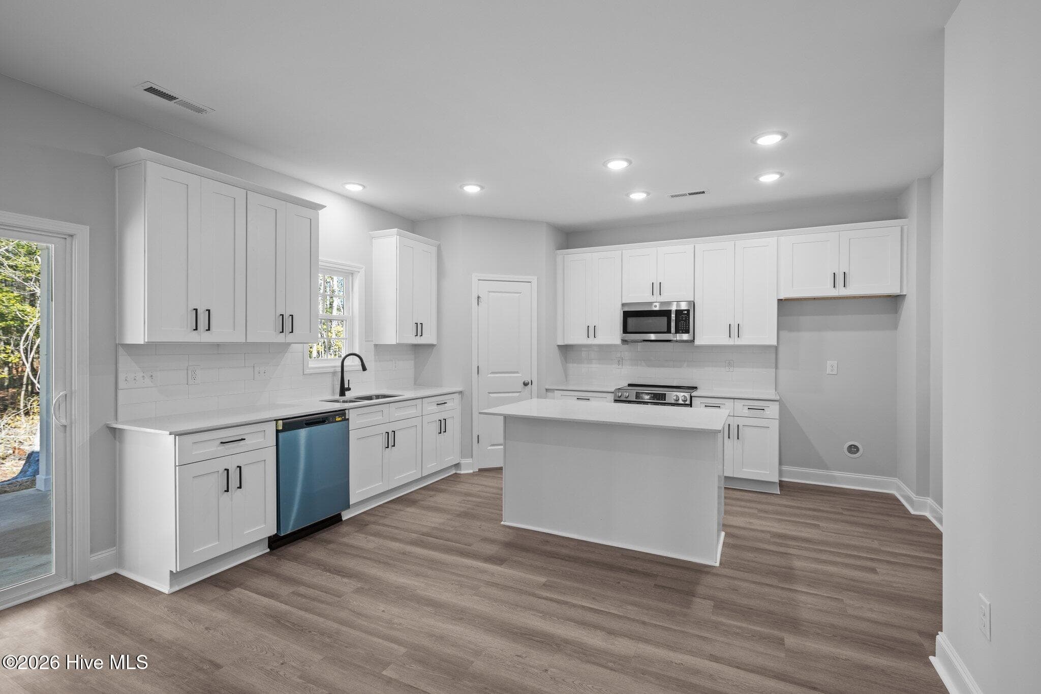 Single Family Residence at 7016 Bayberry Park Drive, New Bern, NC 28562, photo 11 of 21