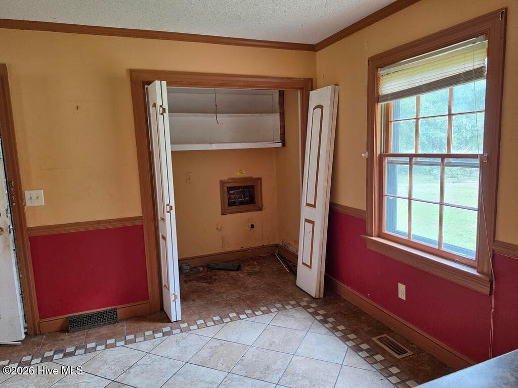 Single Family Residence at 2211 Tanglewood Drive, Kinston, NC 28504, photo 8 of 15