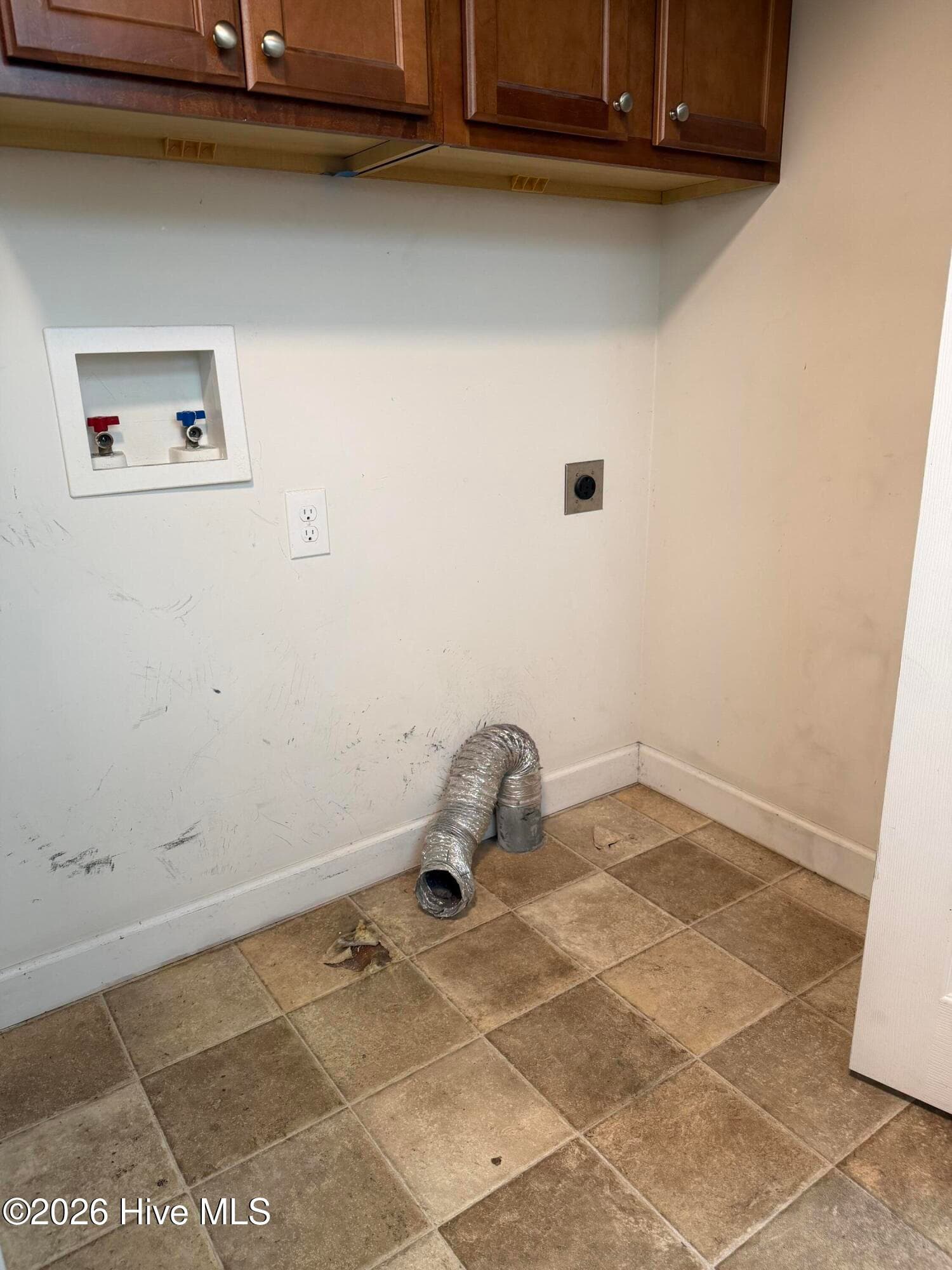 washer and dryer hook up - 800 Kylers Way, Elizabeth City, NC 27909