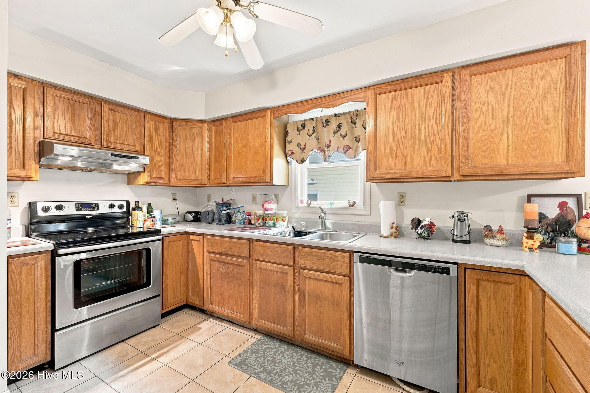 Single Family Residence at 1800 Lee Landing Road, New Bern, NC 28560, photo 5 of 50