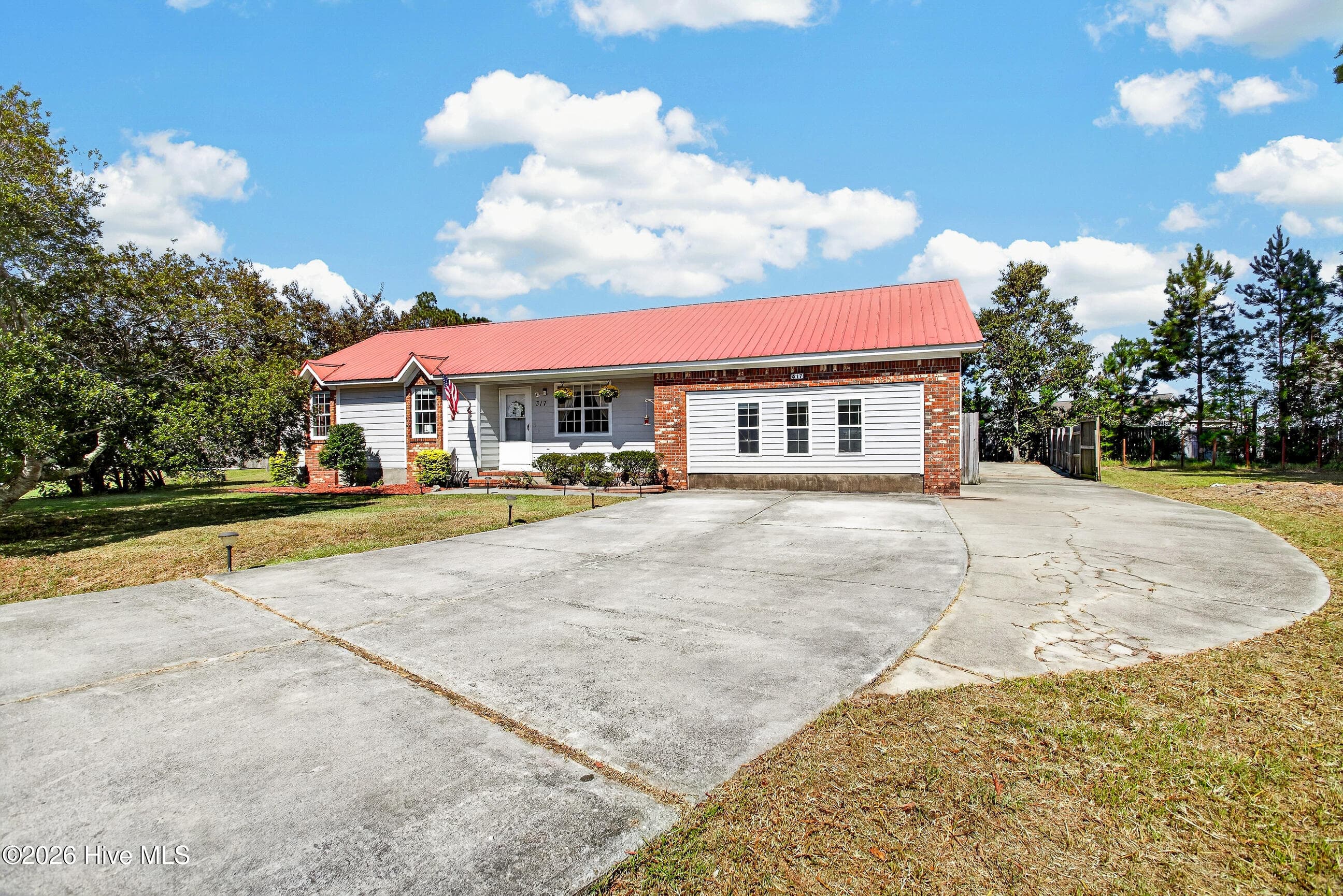 Single Family Residence at 317 Cinnamon Drive, Hubert, NC 28539, photo 6 of 49