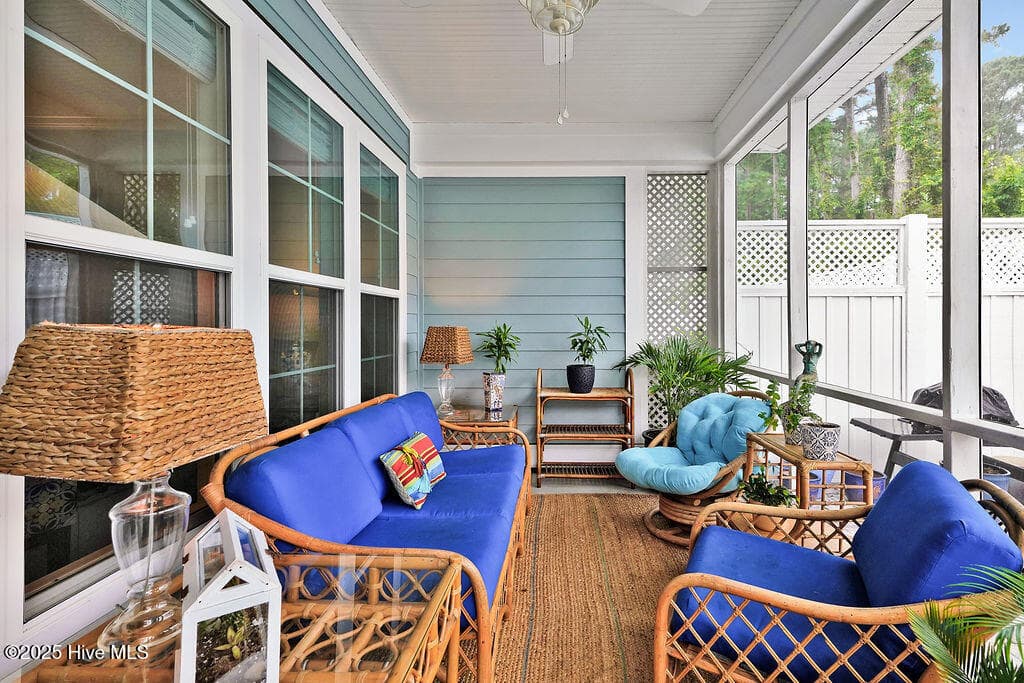 Sreened in back porch - 114 W 14th Street B, Southport, NC 28461