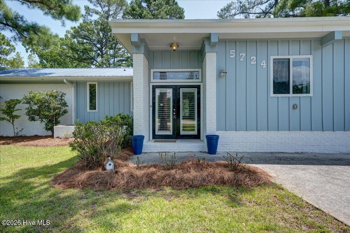 5724 Gondolier Drive, New Bern, NC 28560
