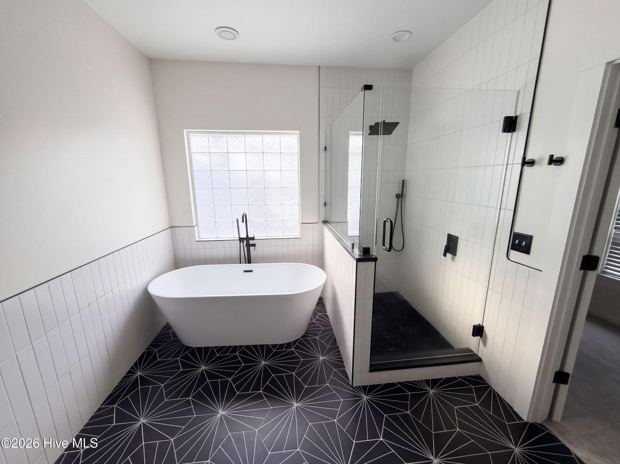 Single Family Residence at 1604 Sound Watch Drive, Wilmington, NC 28409, photo 7 of 39