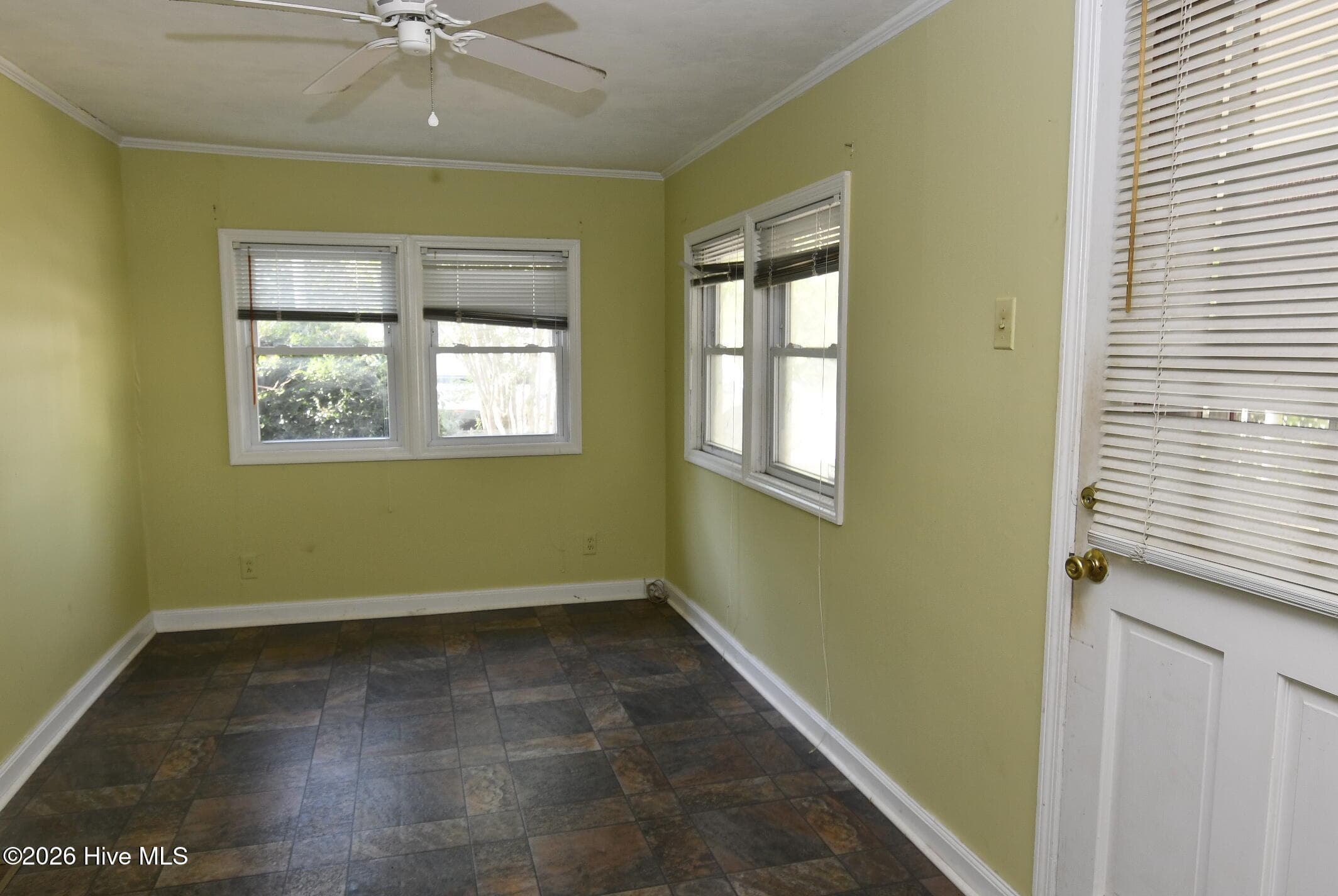 Family room / Enclosed Porch - 114 S Gillespie Street, Elizabethtown, NC 28337