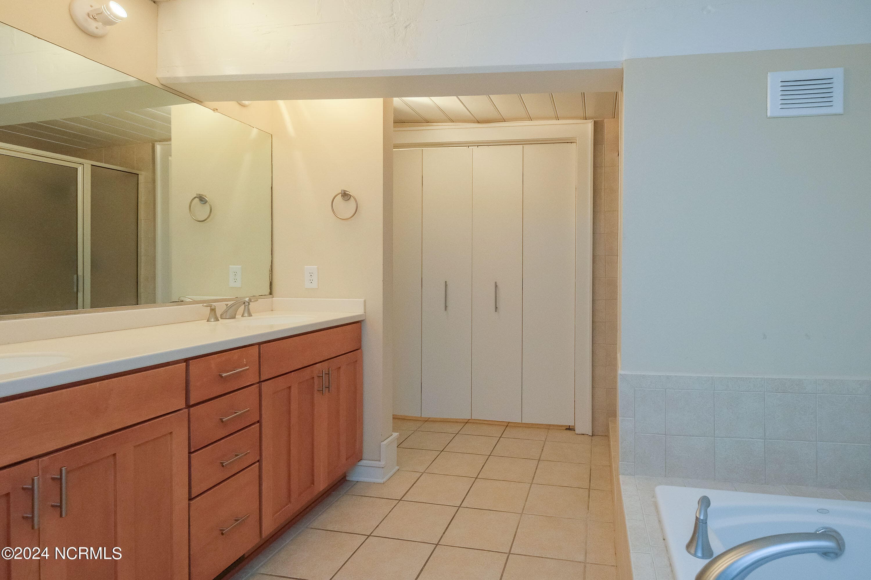 Condominium at 723 Mcmullan Avenue Unit 403, Edenton, NC 27932, photo 26 of 35