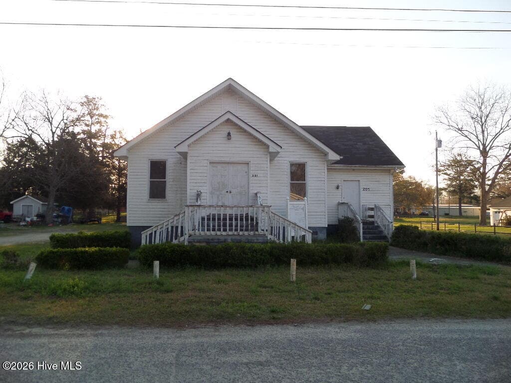 Single Family Residence at 201 Ellington Street, New Bern, NC 28560, photo 3 of 29