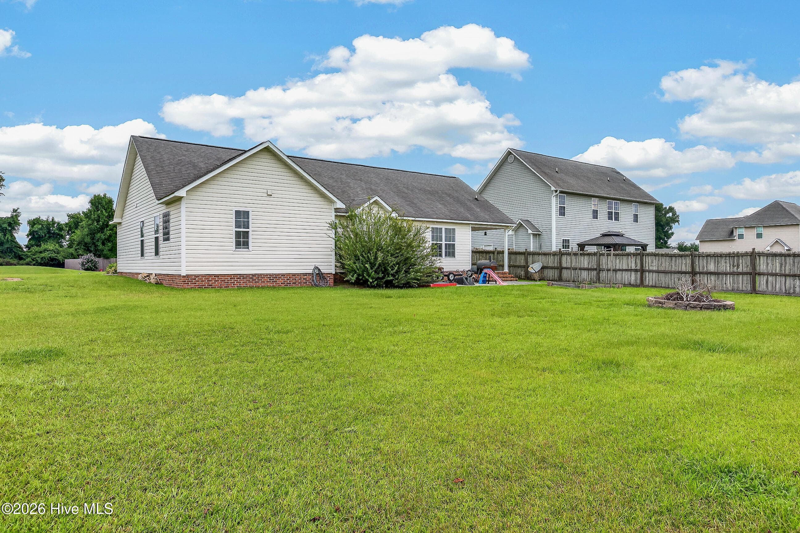 Single Family Residence at 108 Farmington Drive, Richlands, NC 28574, photo 3 of 3