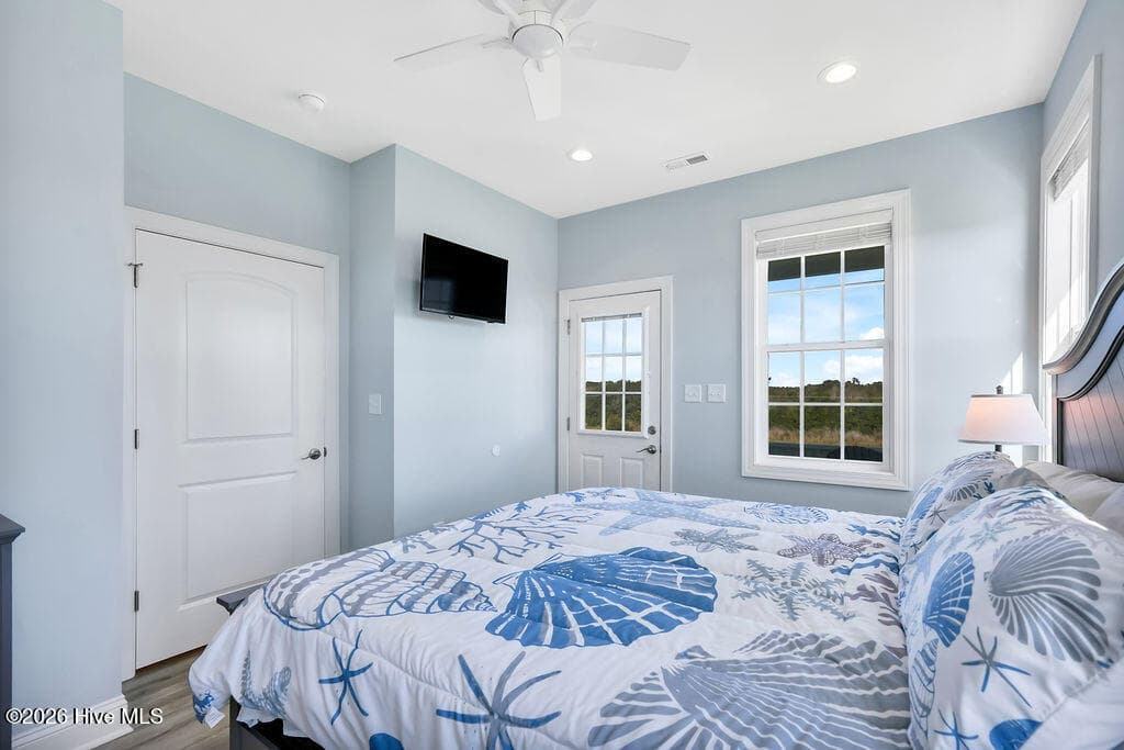 guest bedroom on 3rd floor - 244 Grandview Drive, Sneads Ferry, NC 28460
