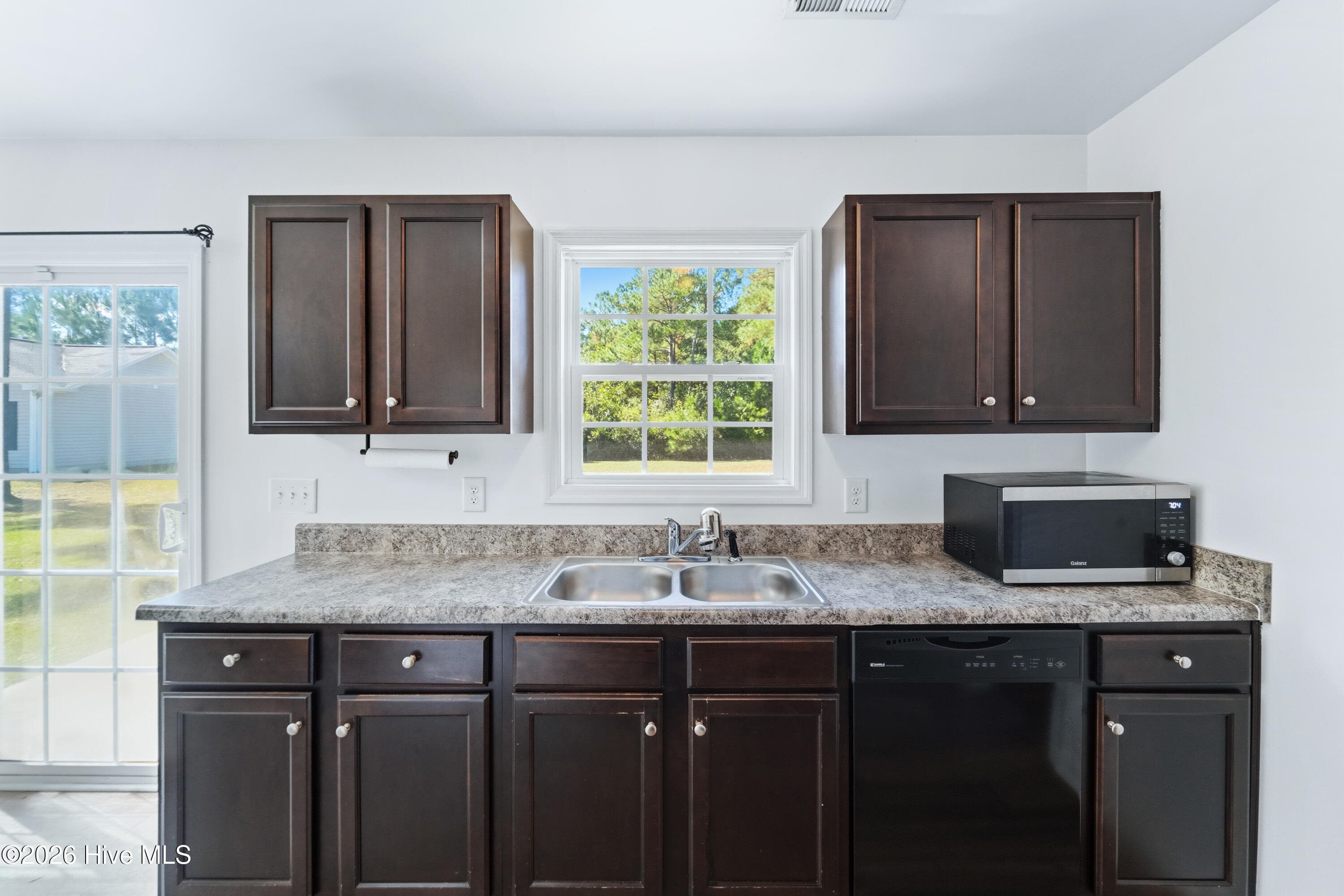Single Family Residence at 178 Ashbury Park Lane, Richlands, NC 28574, photo 5 of 46