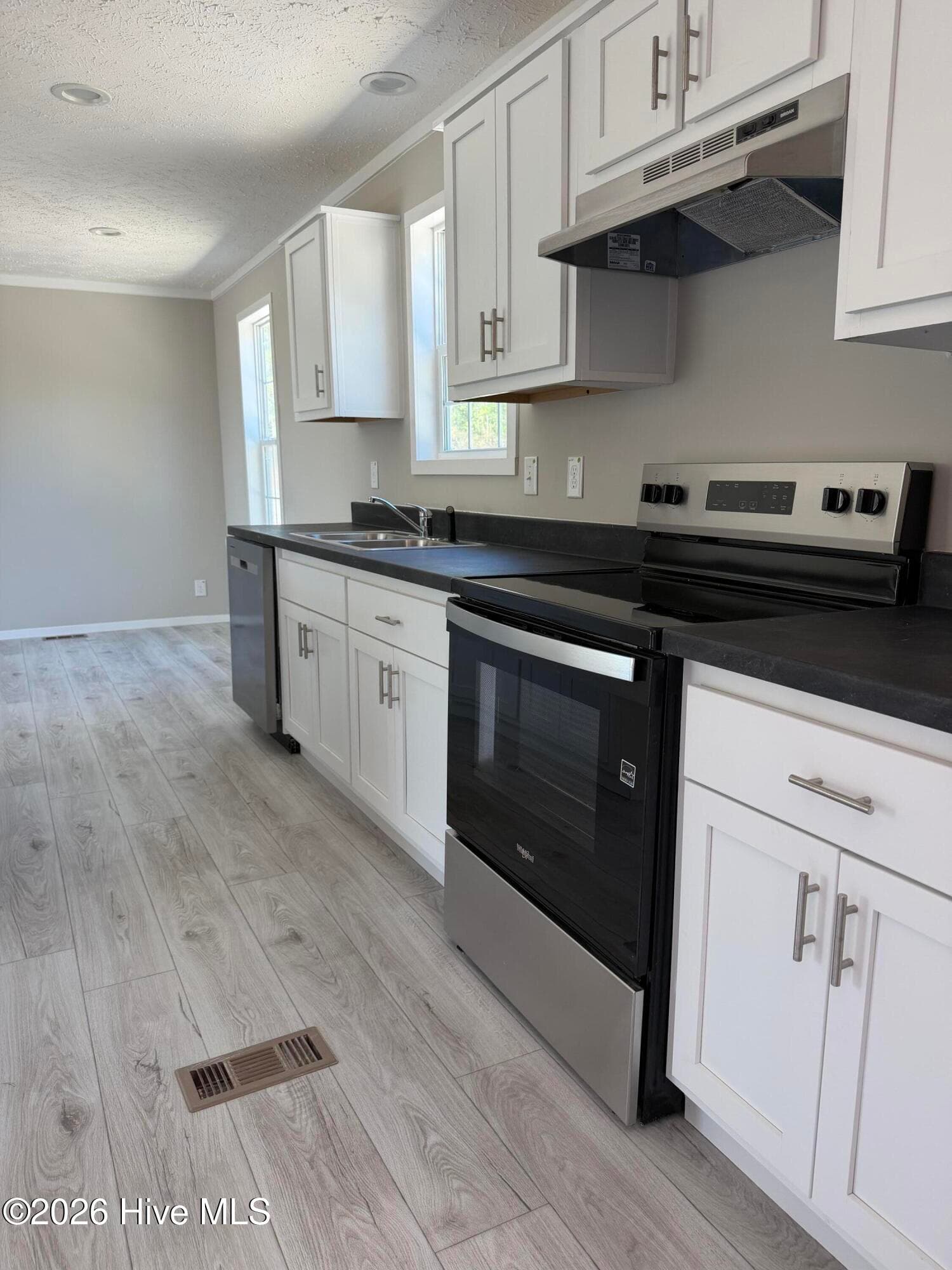 Manufactured Home at 446 Mt Zion Rd Road, Trenton, SC 29847, photo 7 of 31