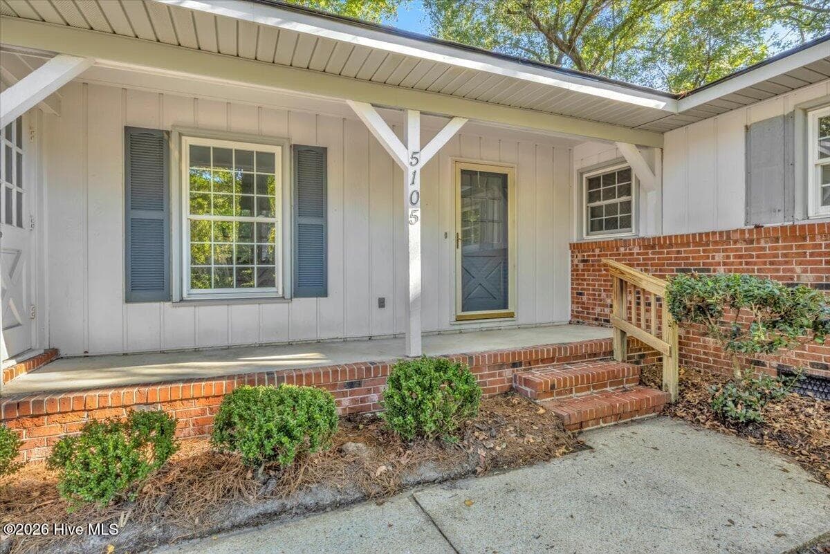 Single Family Residence at 5105 Belgrave Circle, Wilmington, NC 28403, photo 3 of 37