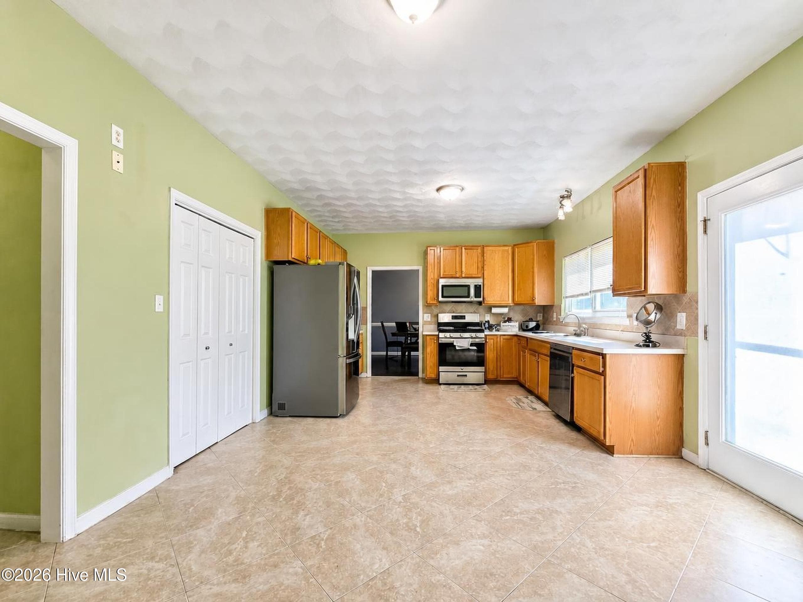 Single Family Residence at 116 Stedman Lane E, Elizabeth City, NC 27909, photo 11 of 23