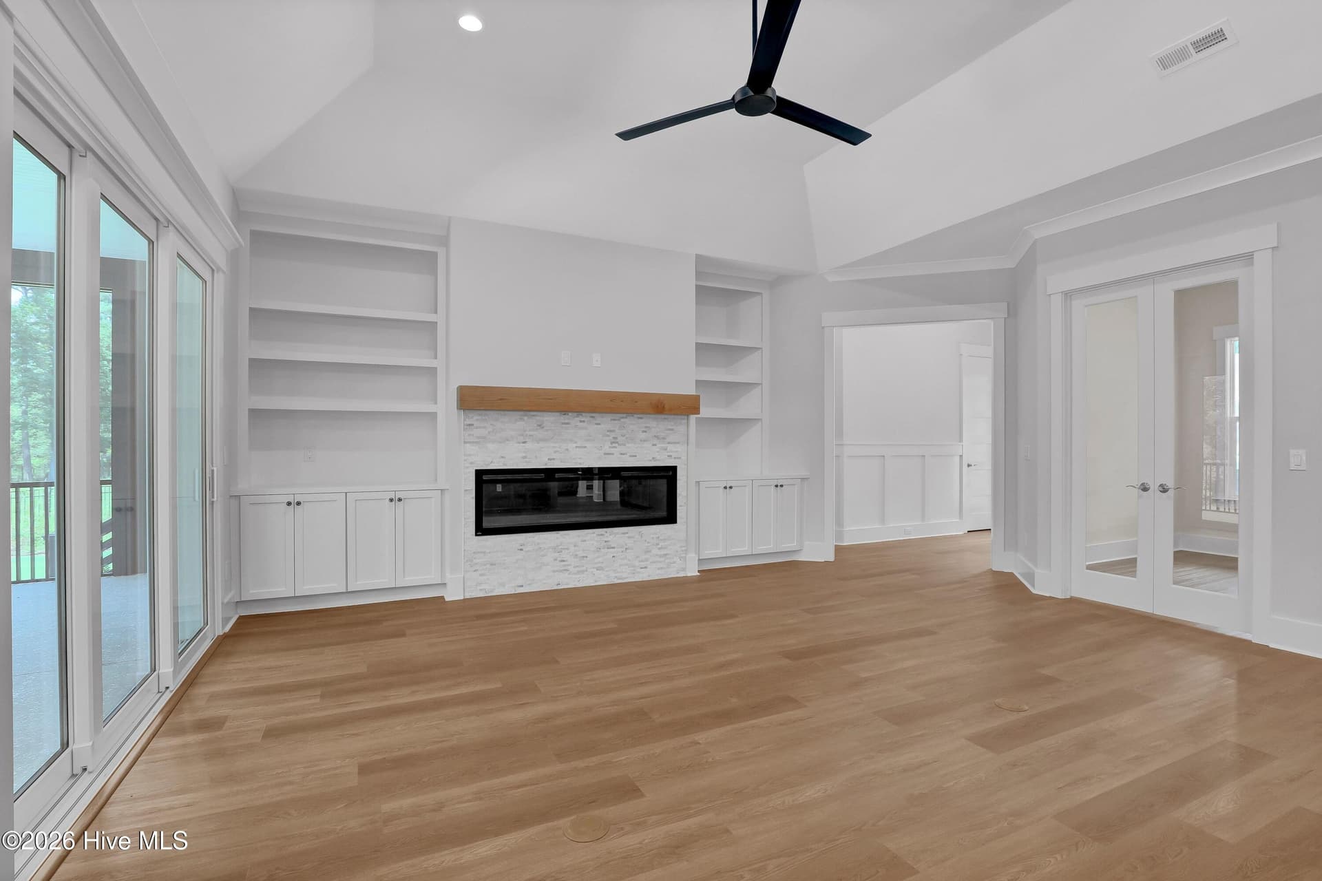 Single Family Residence at 105 Tradewinds Drive, Hampstead, NC 28443, photo 11 of 83