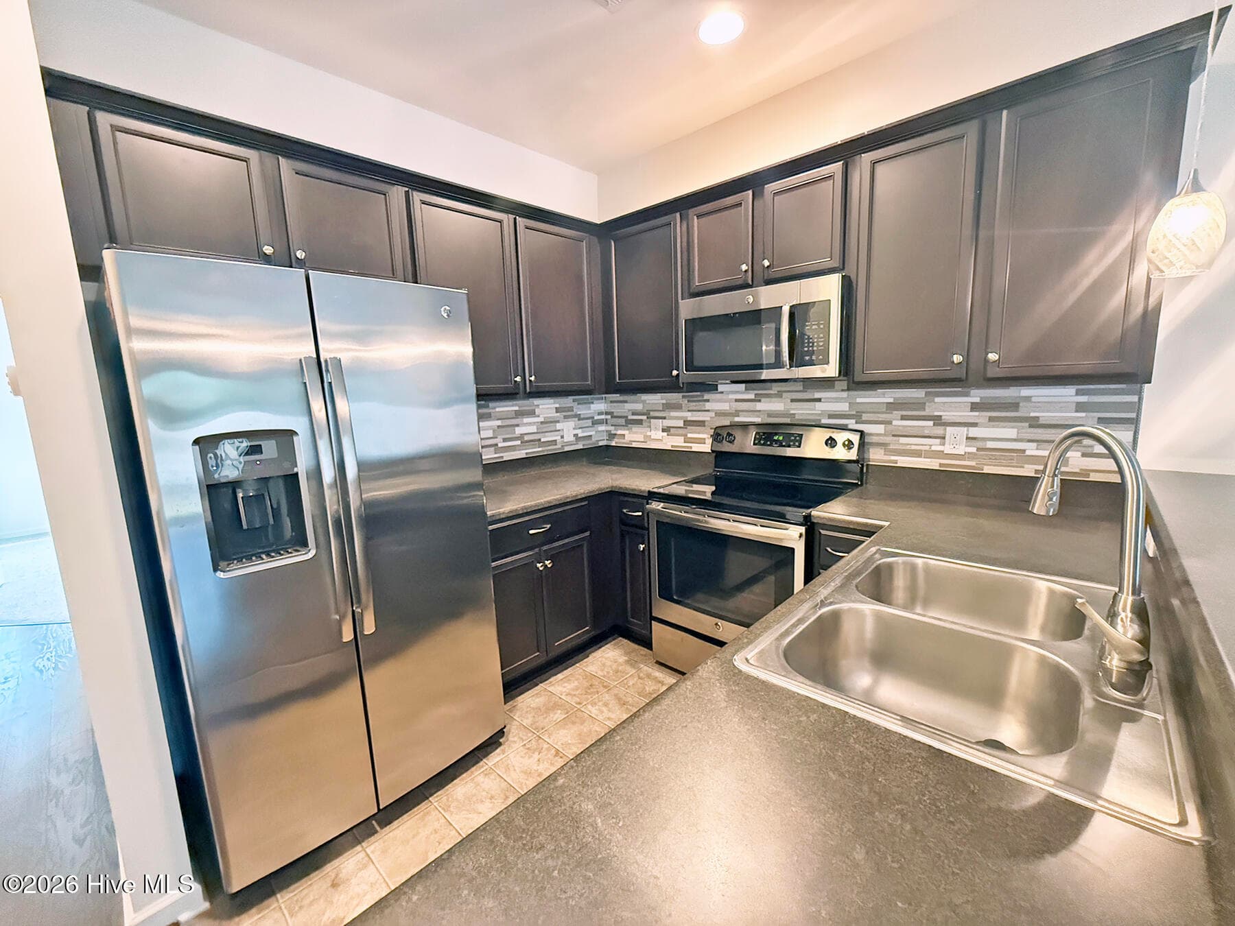 Townhouse at 4312 Eleuthera Lane, Wilmington, NC 28412, photo 9 of 40